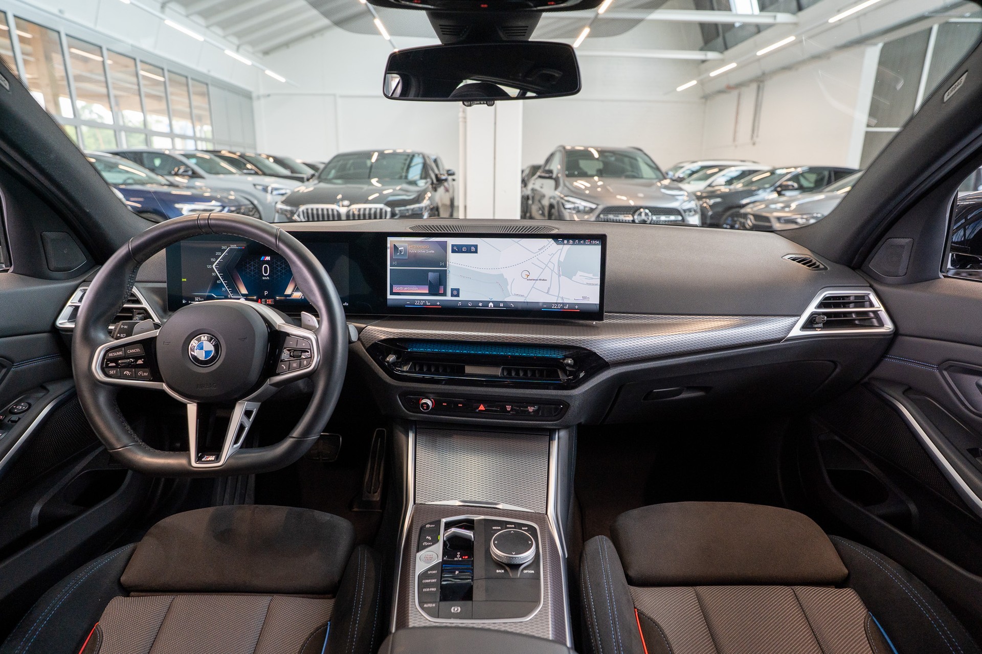 BMW 330i xDrive M Sport Touring / LCI / Rückfahrkamera / el.Heckklappe-image-16