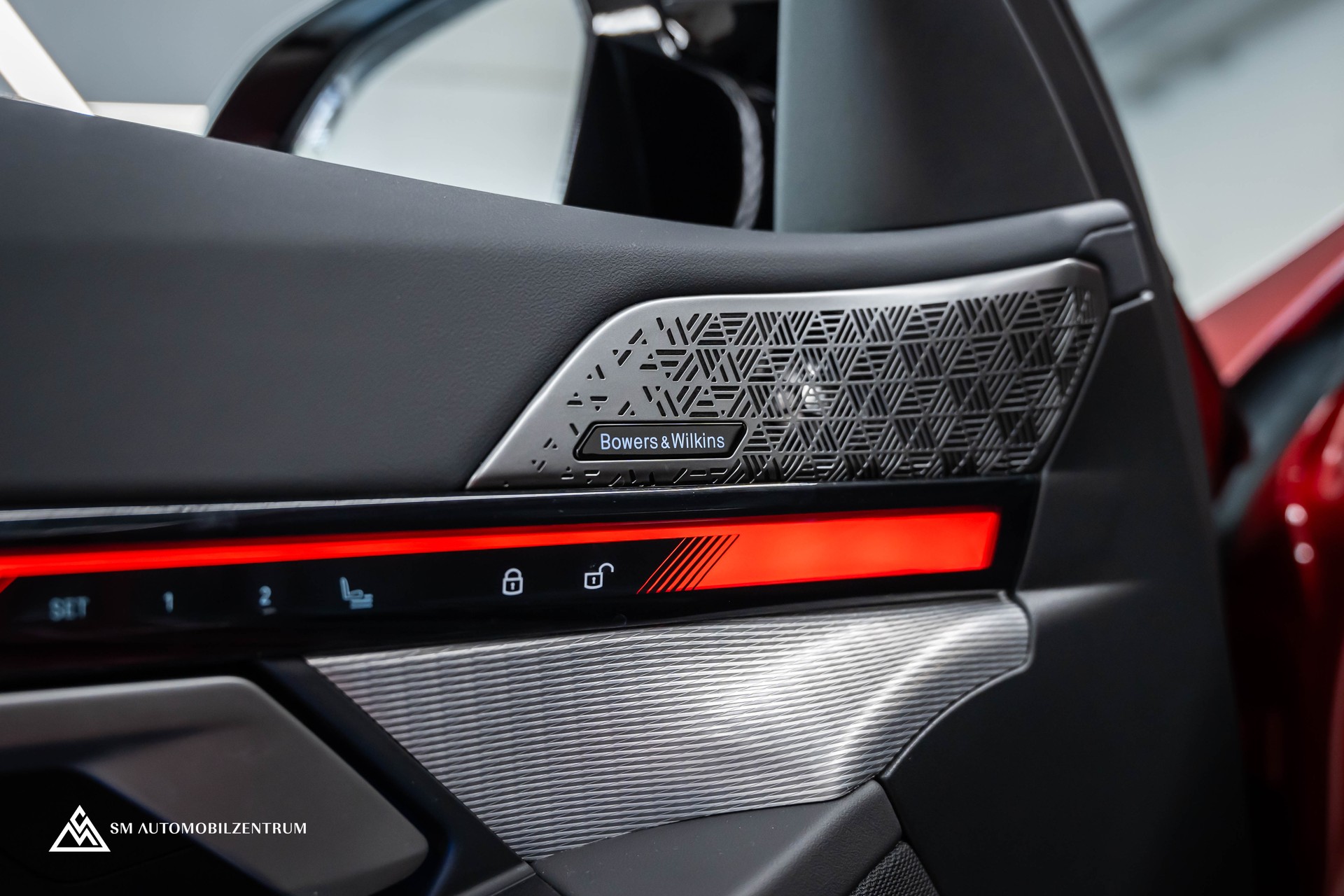 BMW M5 xDrive / Panorama / 360° / Sitzbelüftung / Bowers & Wilkins-image-29