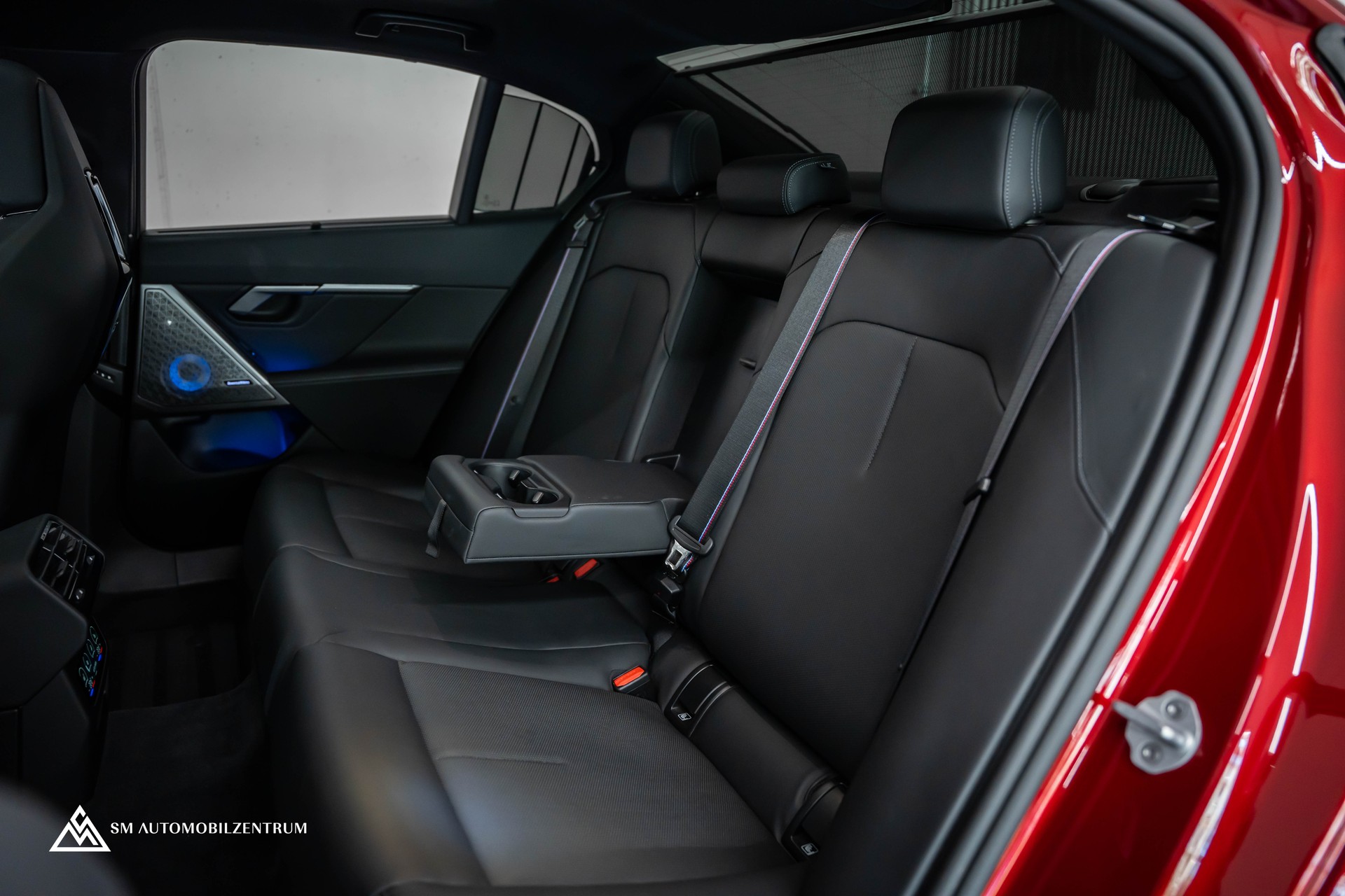 BMW M5 xDrive / Panorama / 360° / Sitzbelüftung / Bowers & Wilkins-image-22