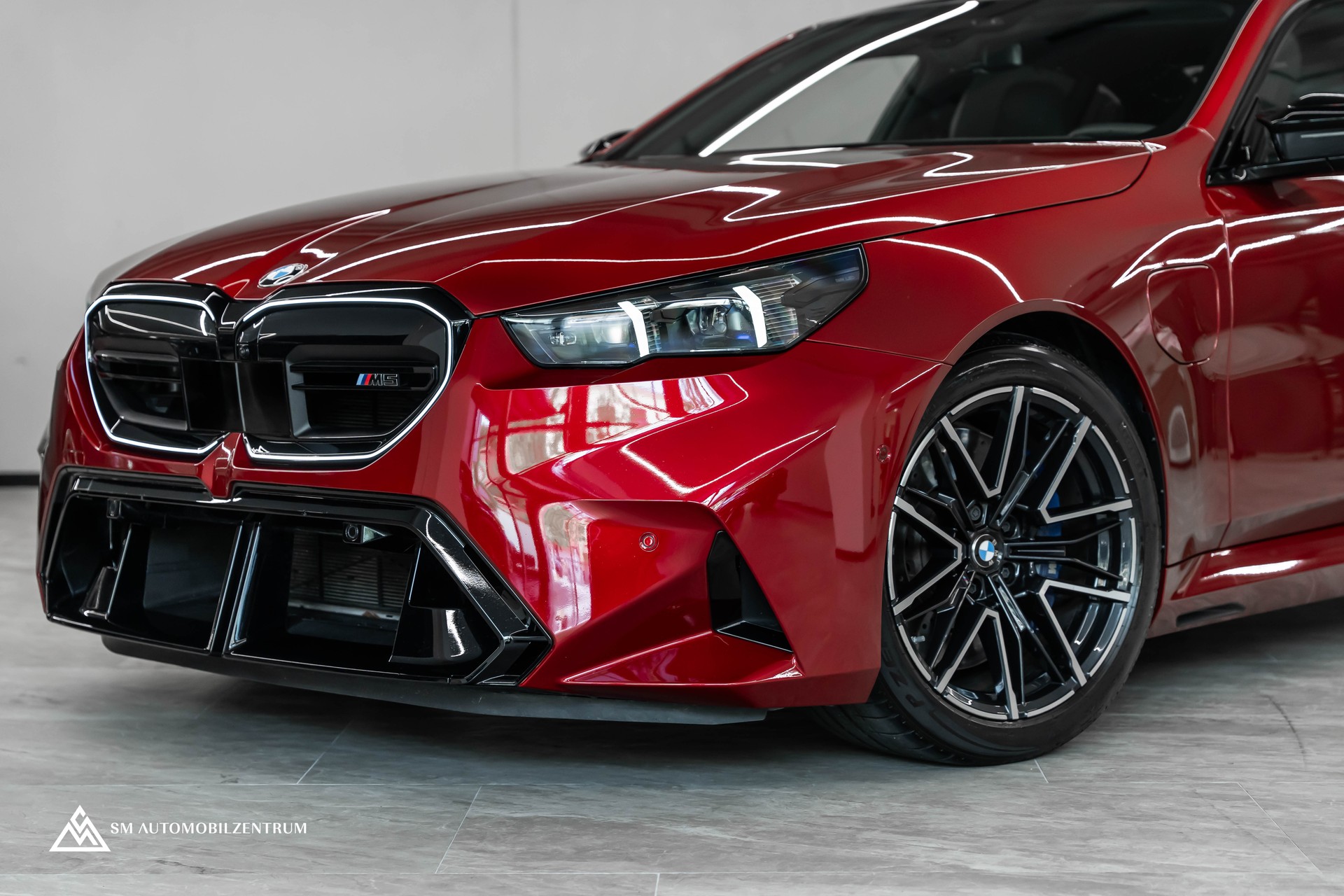 BMW M5 xDrive / Panorama / 360° / Sitzbelüftung / Bowers & Wilkins-showroom-element-2