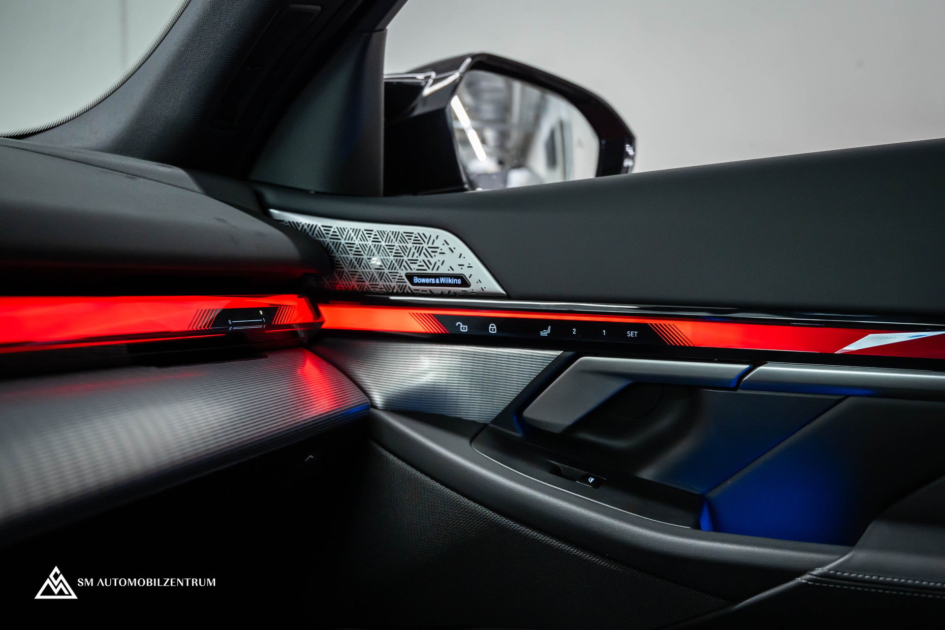 BMW M5 xDrive / Panorama / 360° / Sitzbelüftung / Bowers & Wilkins-image-37