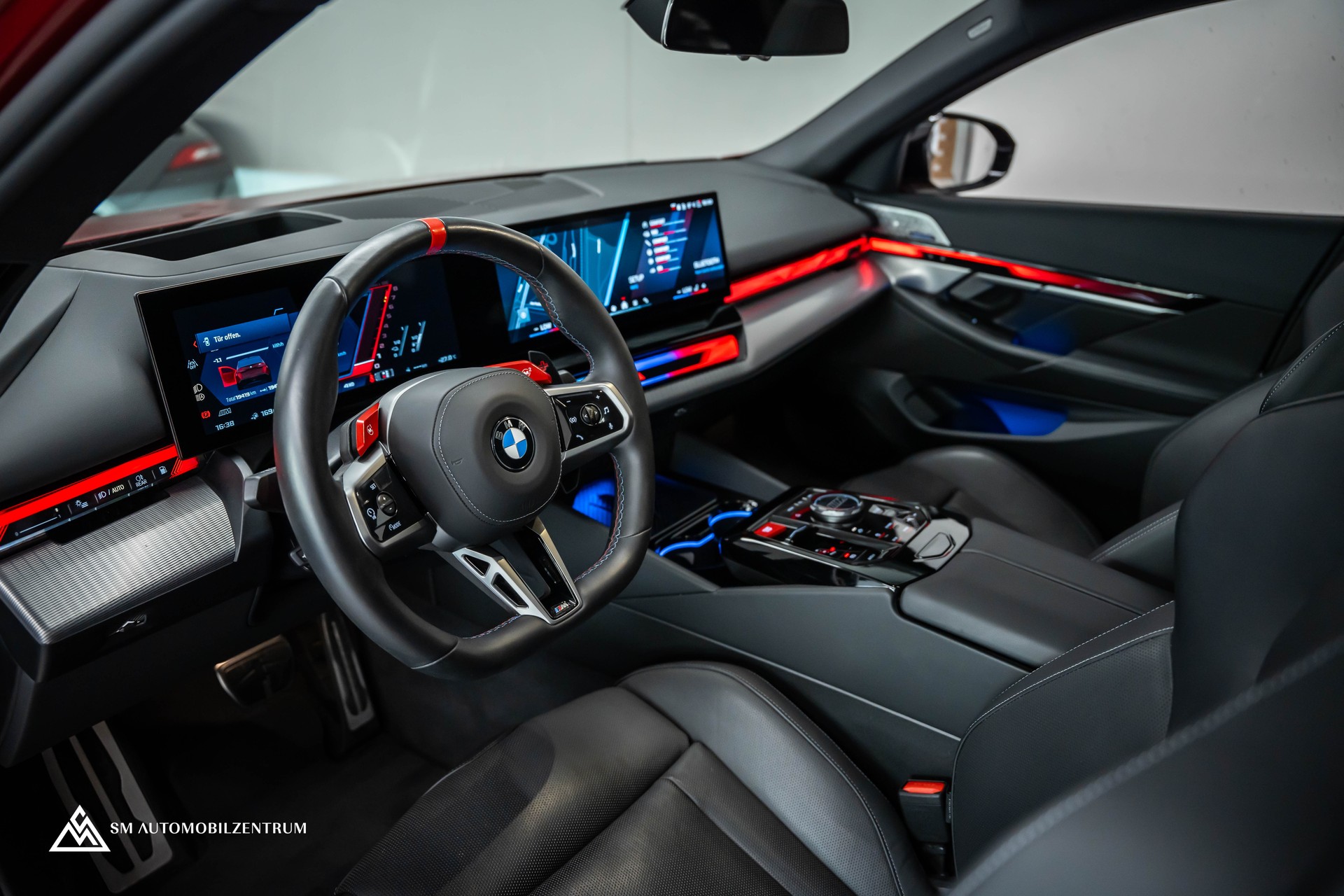 BMW M5 xDrive / Panorama / 360° / Sitzbelüftung / Bowers & Wilkins-image-18