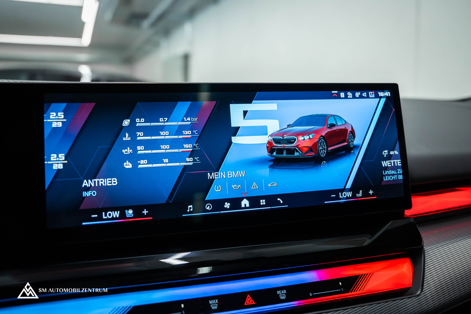 BMW M5 xDrive / Panorama / 360° / Sitzbelüftung / Bowers & Wilkins-image-43