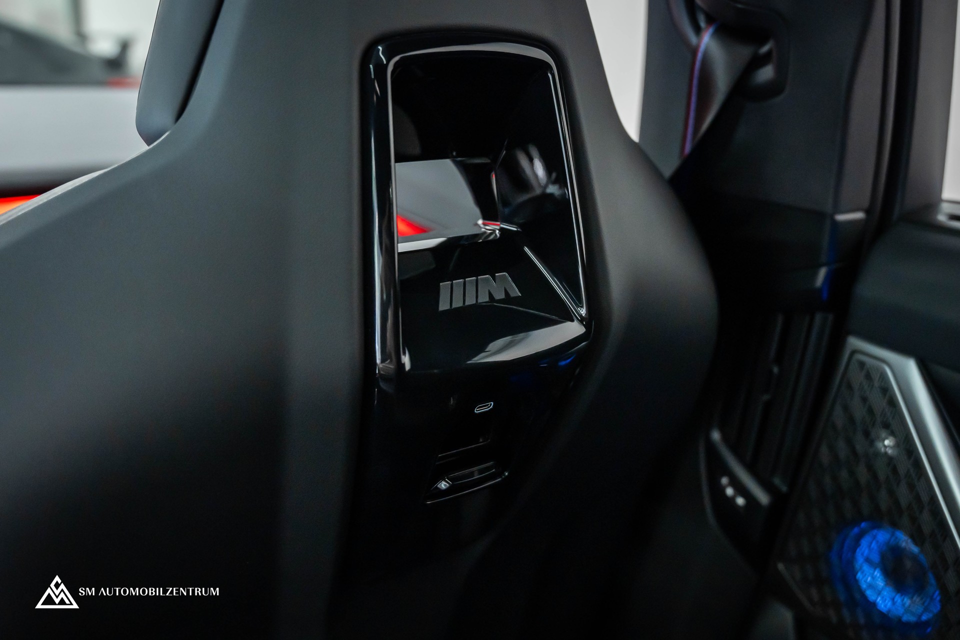 BMW M5 xDrive / Panorama / 360° / Sitzbelüftung / Bowers & Wilkins-image-26