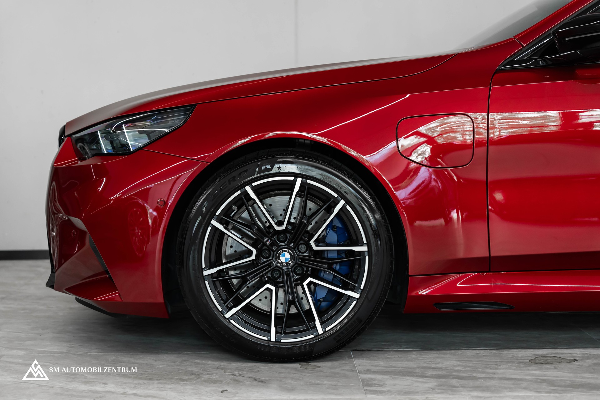 BMW M5 xDrive / Panorama / 360° / Sitzbelüftung / Bowers & Wilkins-image-6
