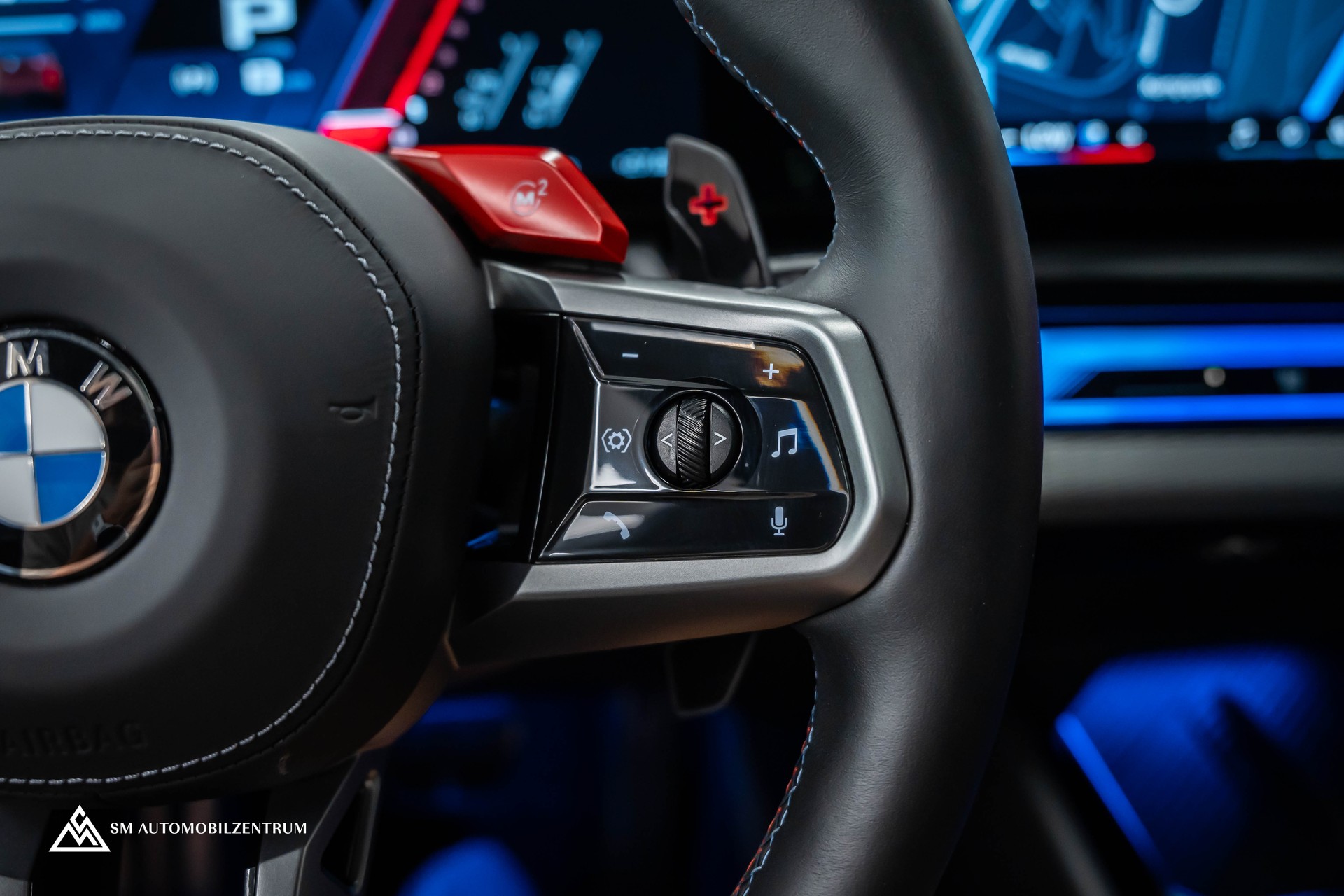 BMW M5 xDrive / Panorama / 360° / Sitzbelüftung / Bowers & Wilkins-image-33