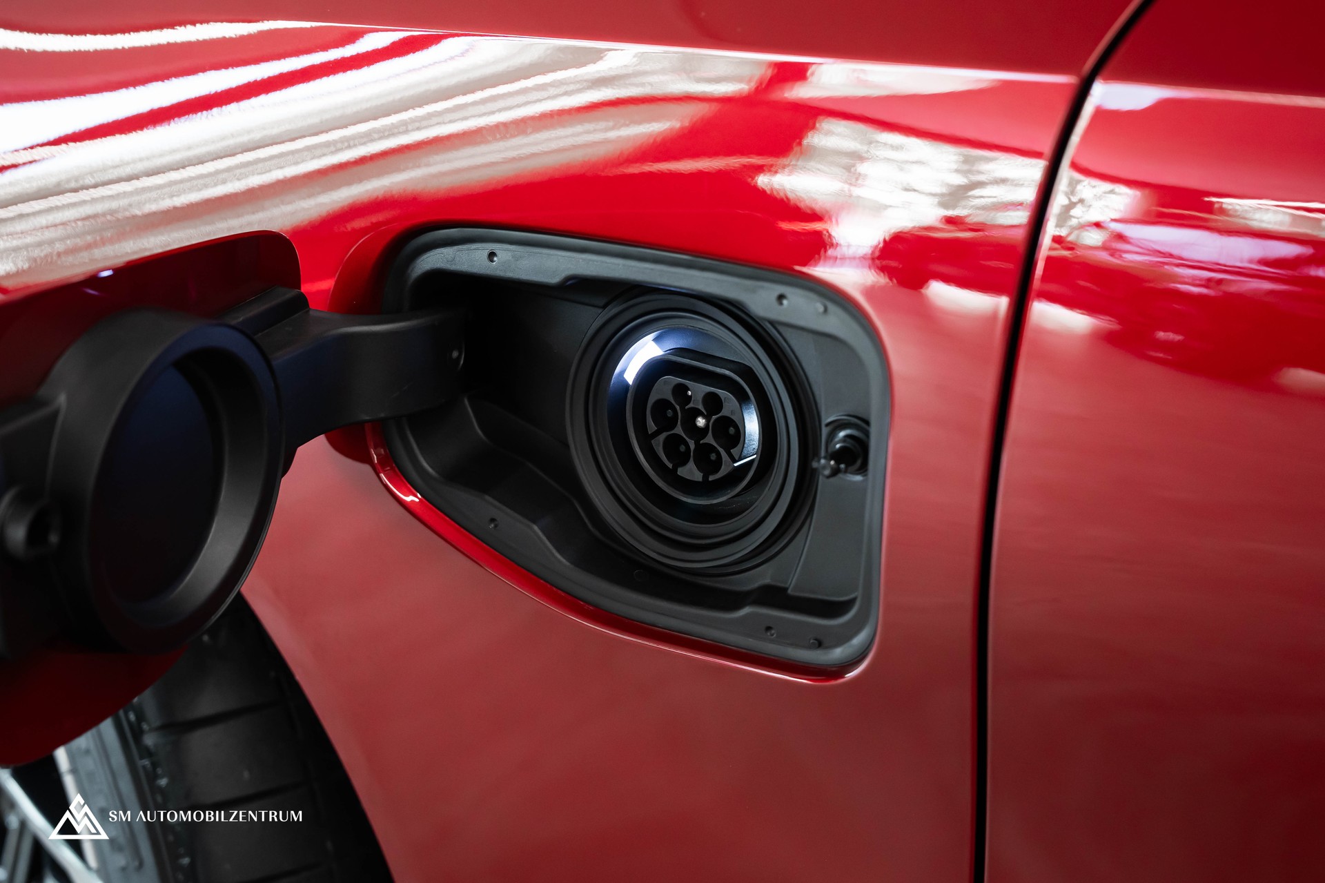 BMW M5 xDrive / Panorama / 360° / Sitzbelüftung / Bowers & Wilkins-image-4