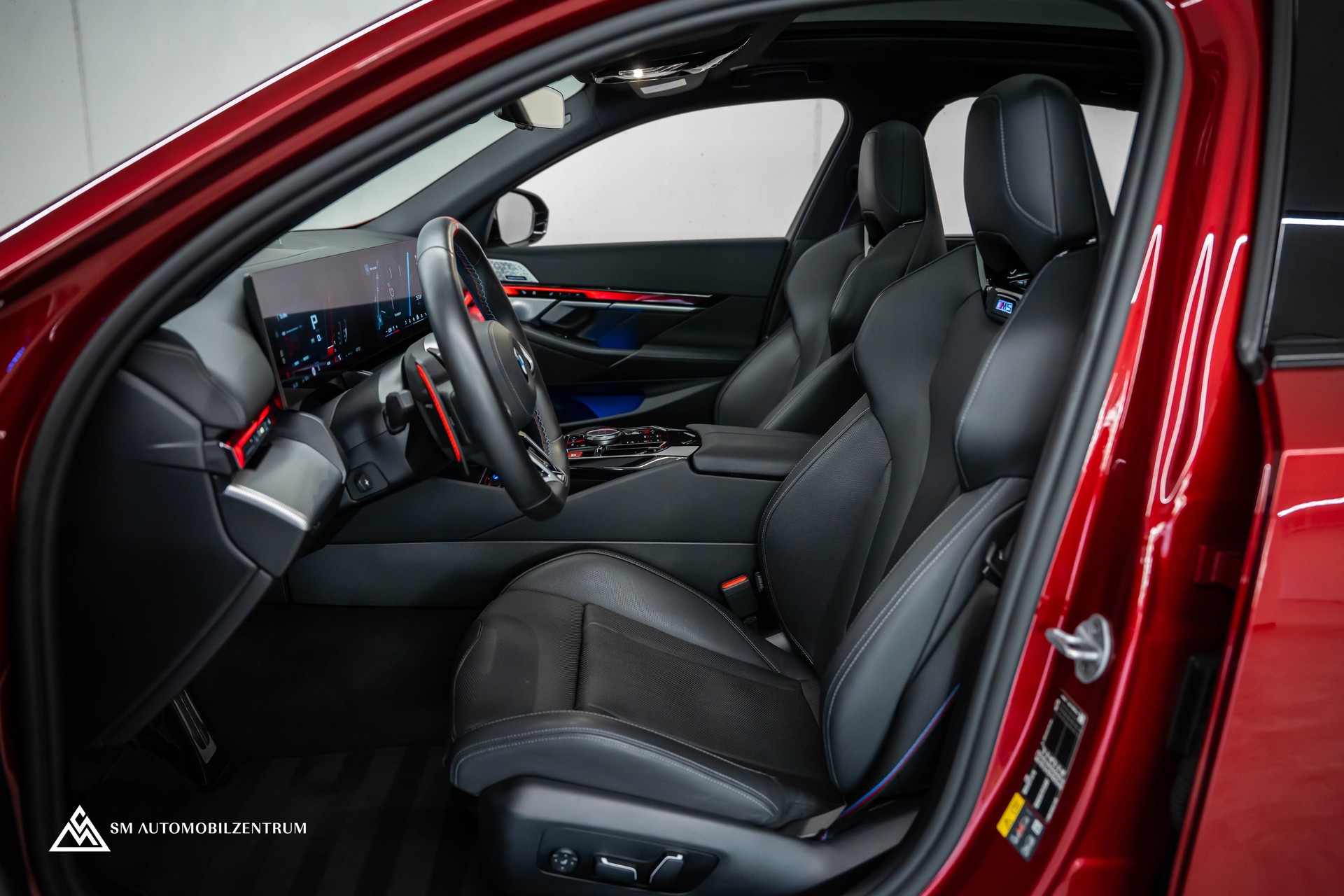 BMW M5 xDrive / Panorama / 360° / Sitzbelüftung / Bowers & Wilkins-image-19