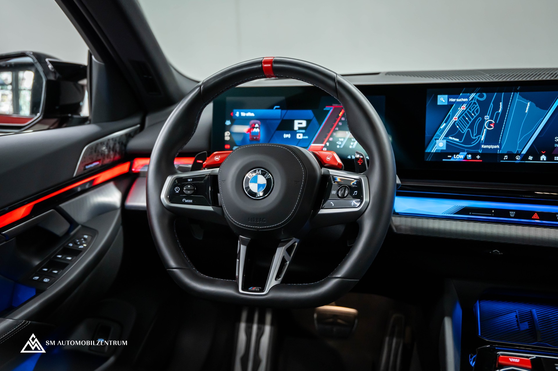BMW M5 xDrive / Panorama / 360° / Sitzbelüftung / Bowers & Wilkins-image-31
