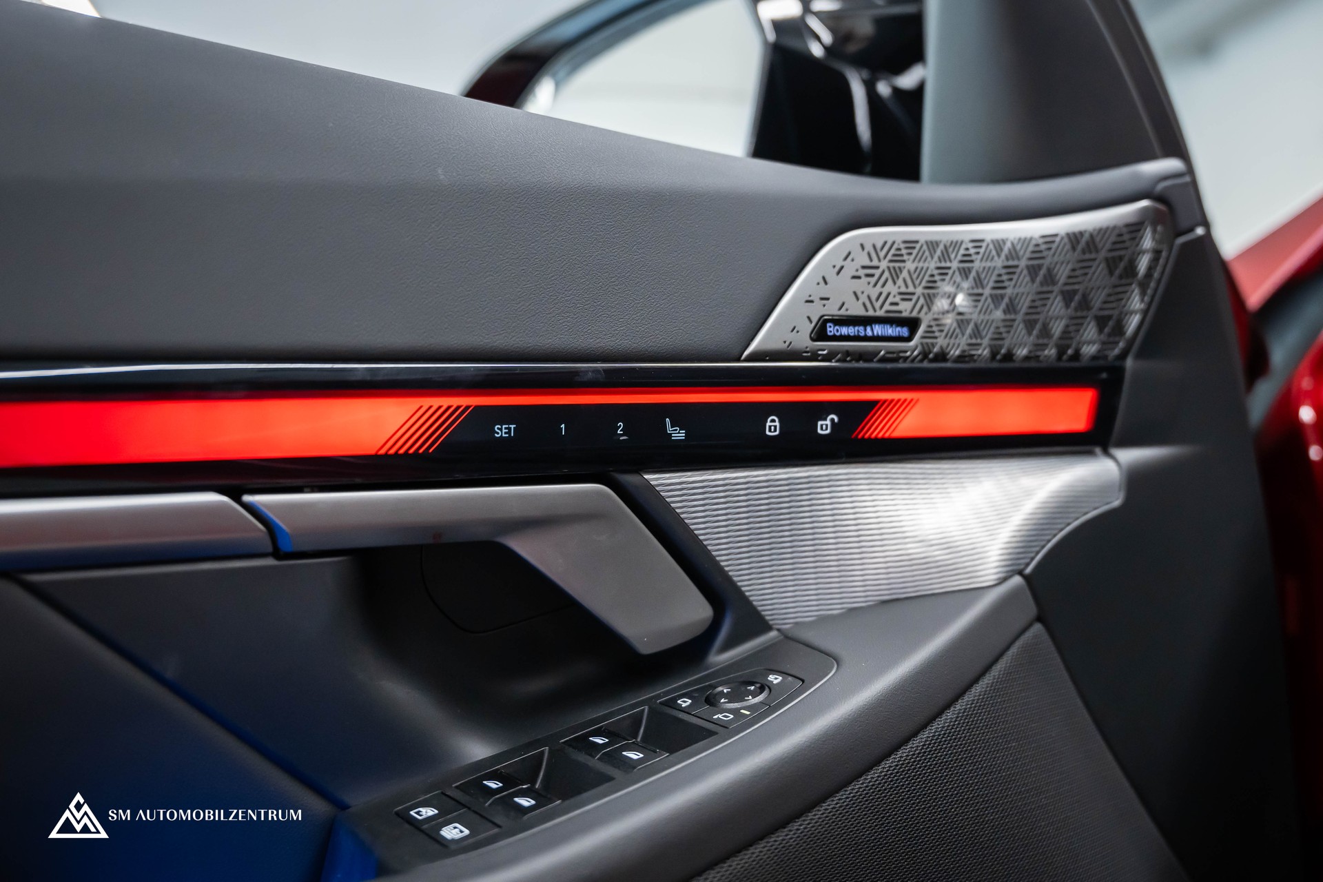BMW M5 xDrive / Panorama / 360° / Sitzbelüftung / Bowers & Wilkins-image-30
