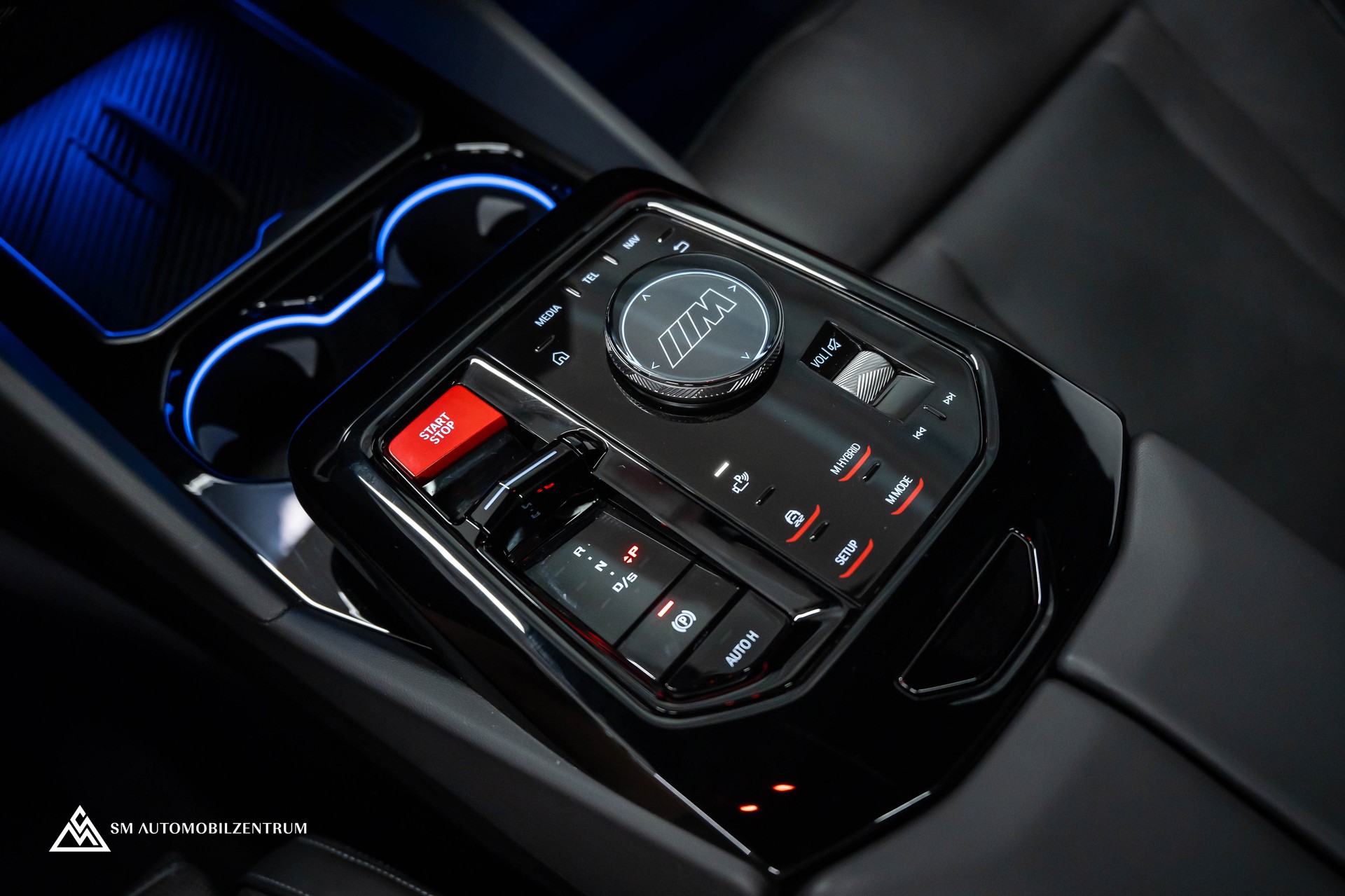 BMW M5 xDrive / Panorama / 360° / Sitzbelüftung / Bowers & Wilkins-image-38