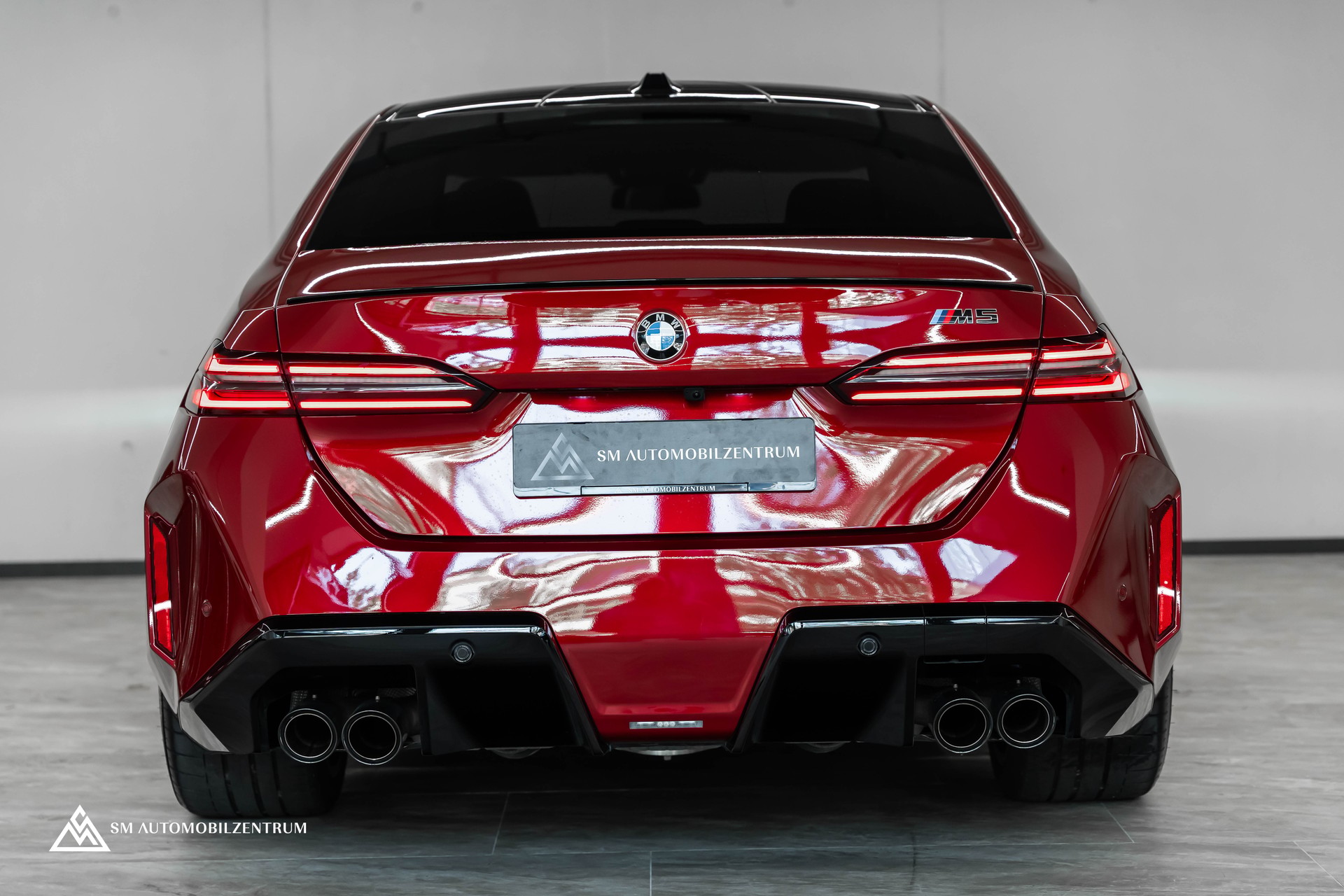 BMW M5 xDrive / Panorama / 360° / Sitzbelüftung / Bowers & Wilkins-image-13