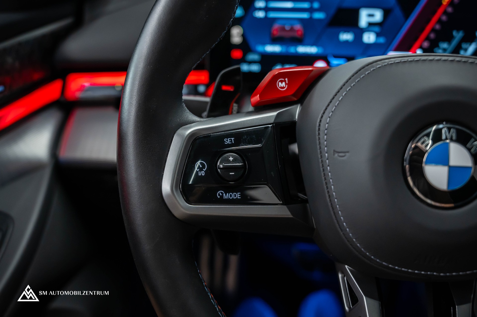 BMW M5 xDrive / Panorama / 360° / Sitzbelüftung / Bowers & Wilkins-image-32