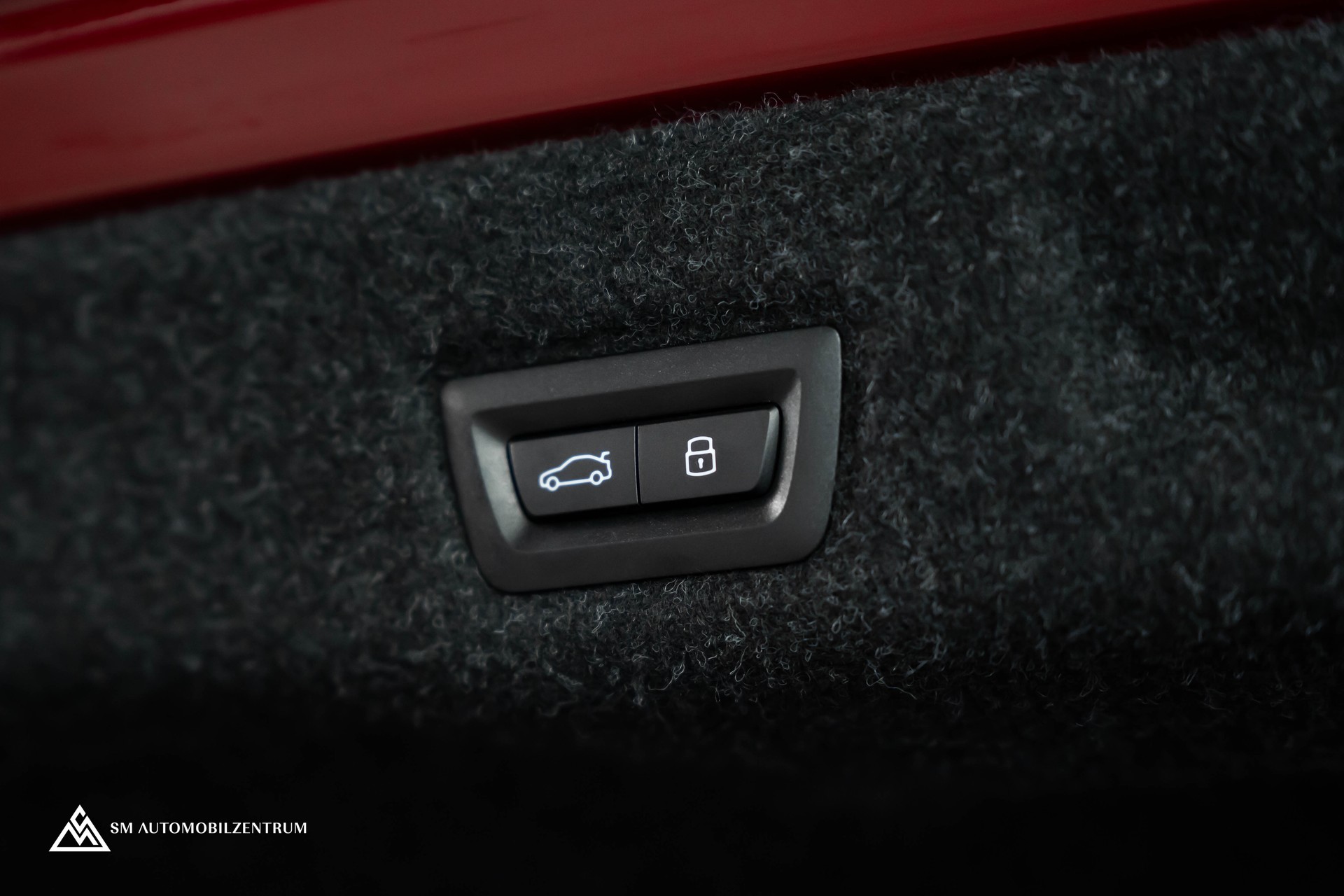 BMW M5 xDrive / Panorama / 360° / Sitzbelüftung / Bowers & Wilkins-image-15