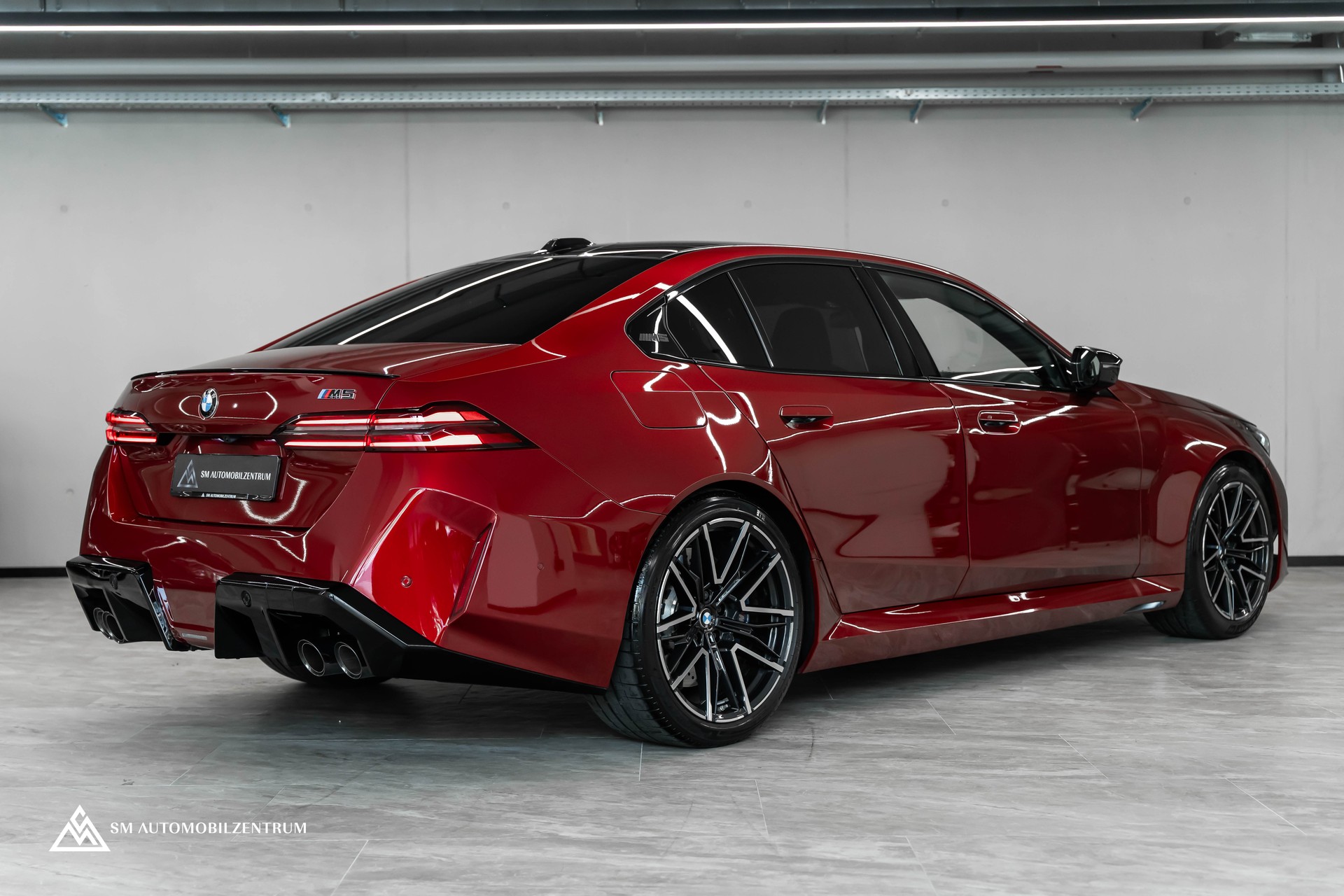 BMW M5 xDrive / Panorama / 360° / Sitzbelüftung / Bowers & Wilkins-image-9