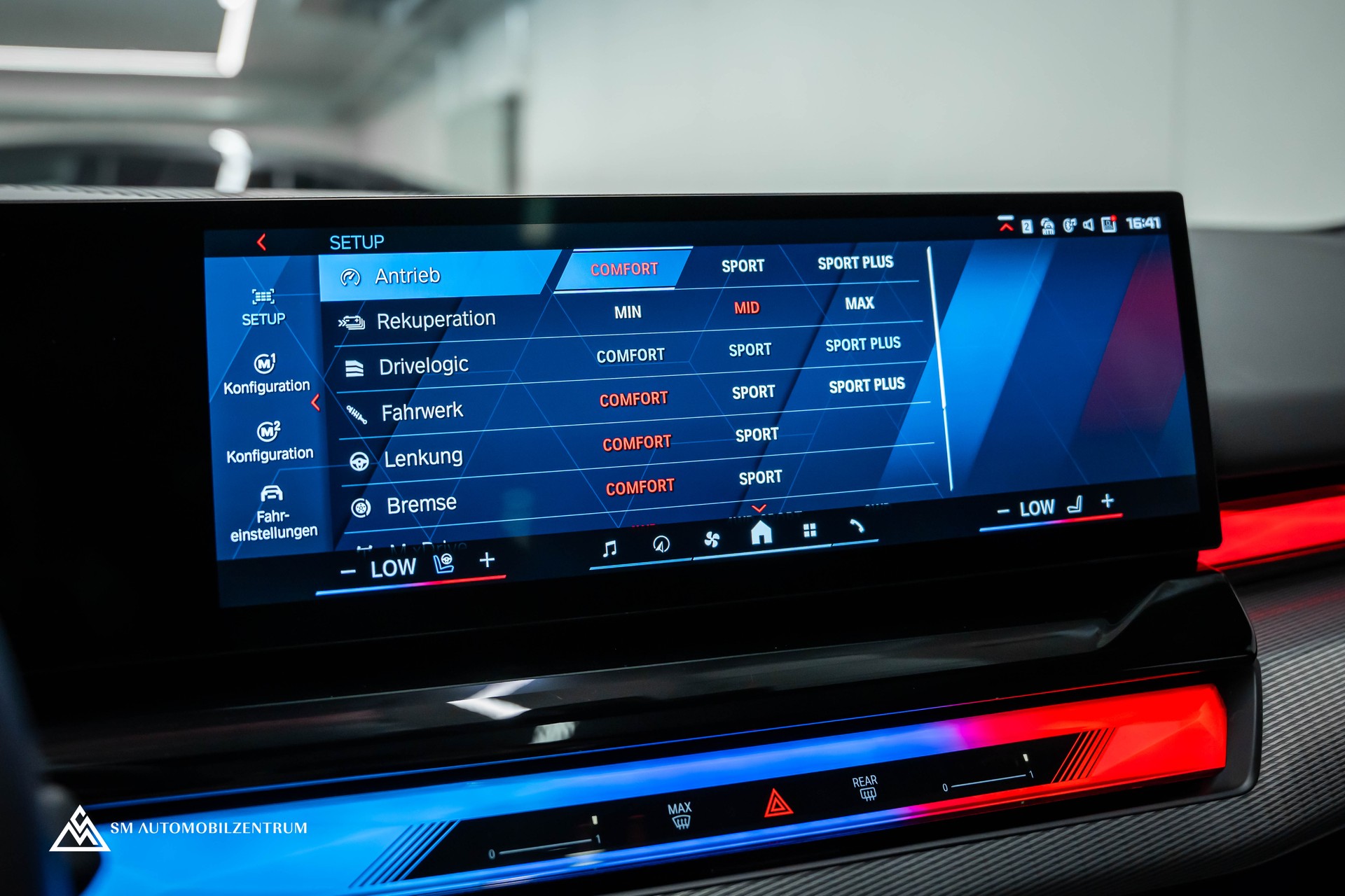 BMW M5 xDrive / Panorama / 360° / Sitzbelüftung / Bowers & Wilkins-image-41