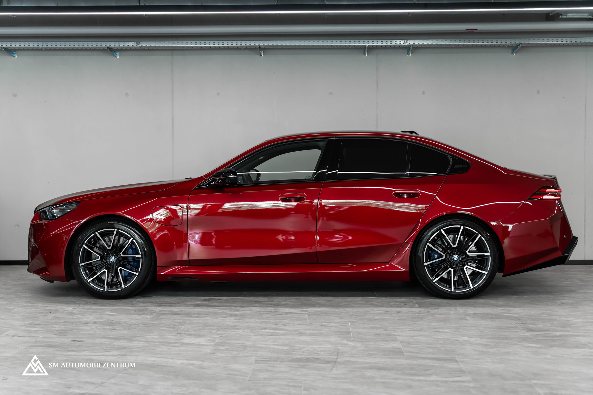BMW M5 xDrive / Panorama / 360° / Sitzbelüftung / Bowers & Wilkins-image-5