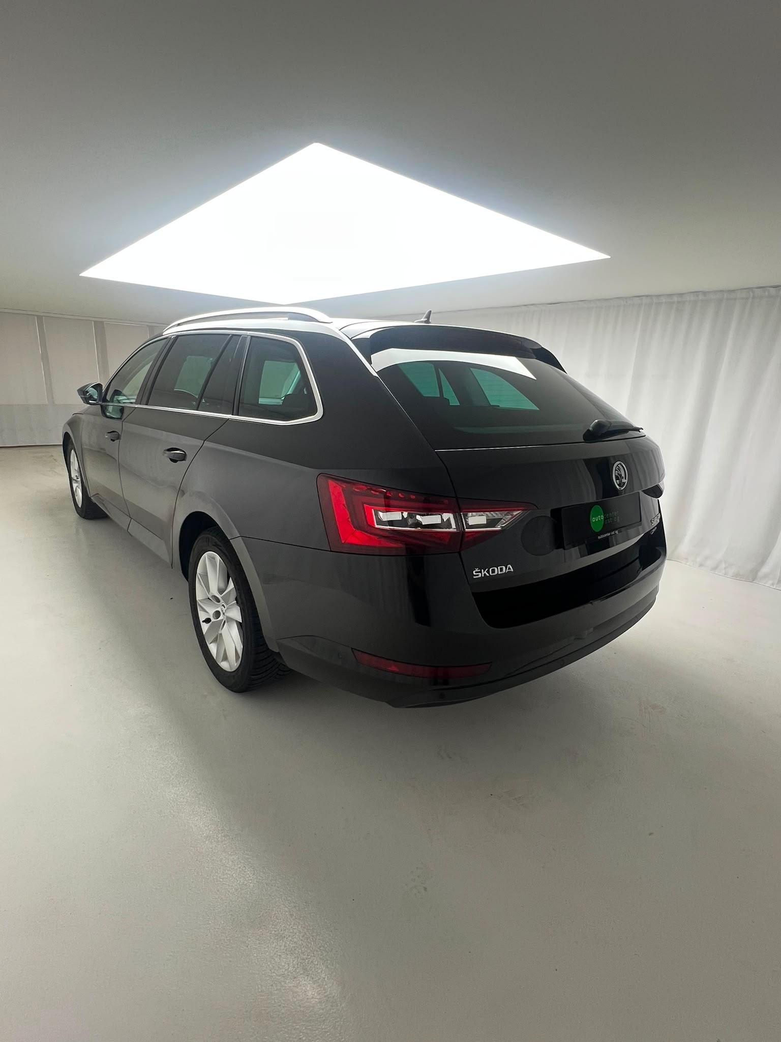 SKODA Superb Combi 2.0 TDi Style 4x4 DSG-showroom-element-3