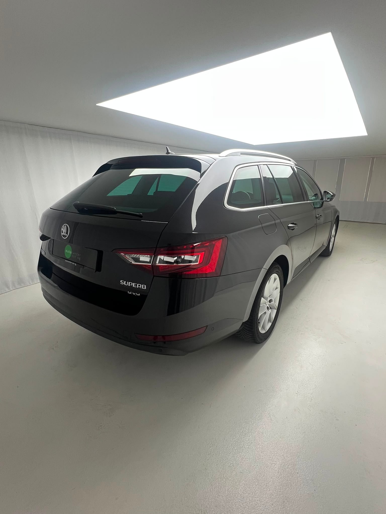 SKODA Superb Combi 2.0 TDi Style 4x4 DSG-showroom-element-2
