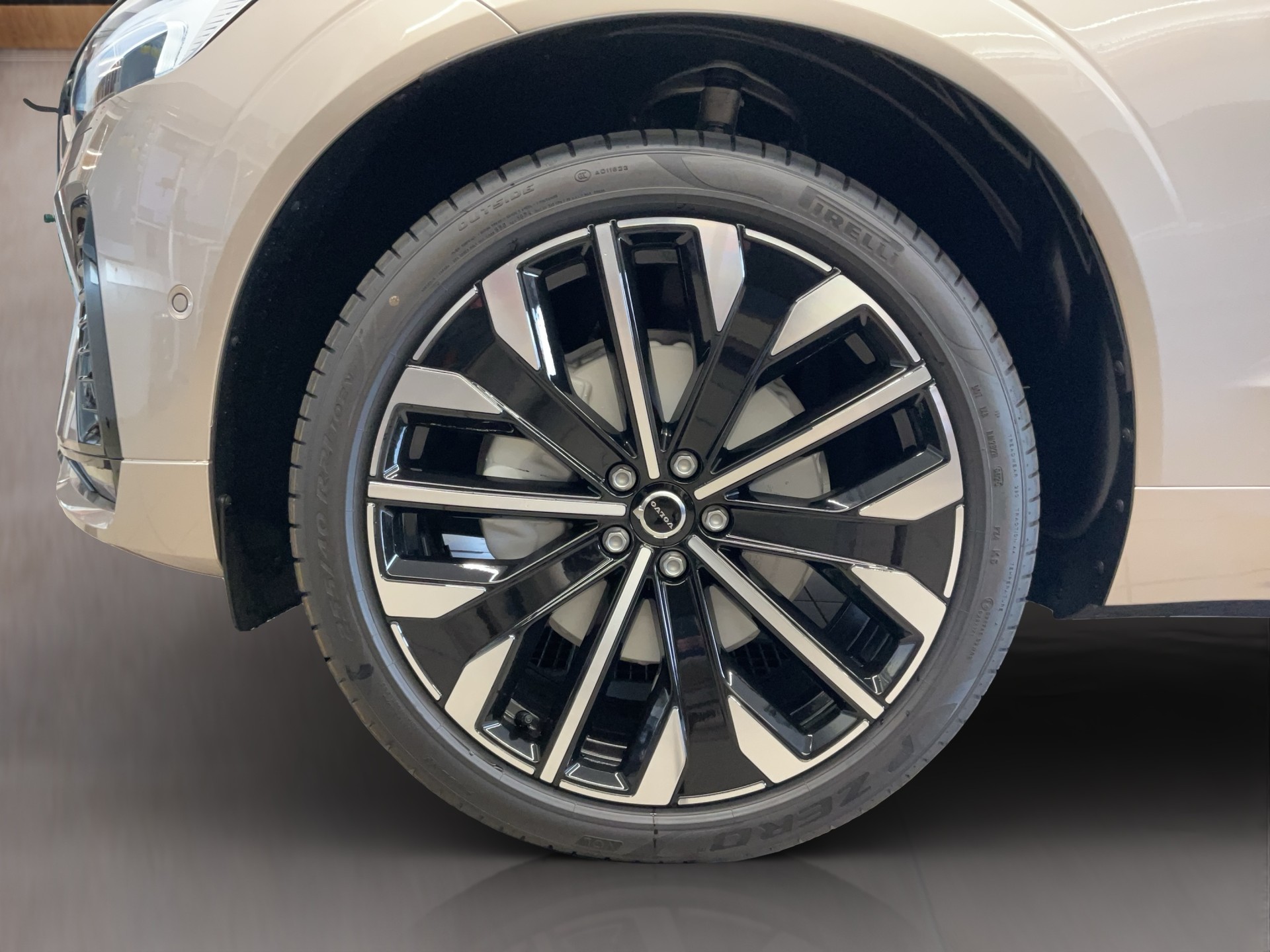 VOLVO XC60 2.0 B5 MH Ultra Dark AWD-image-17
