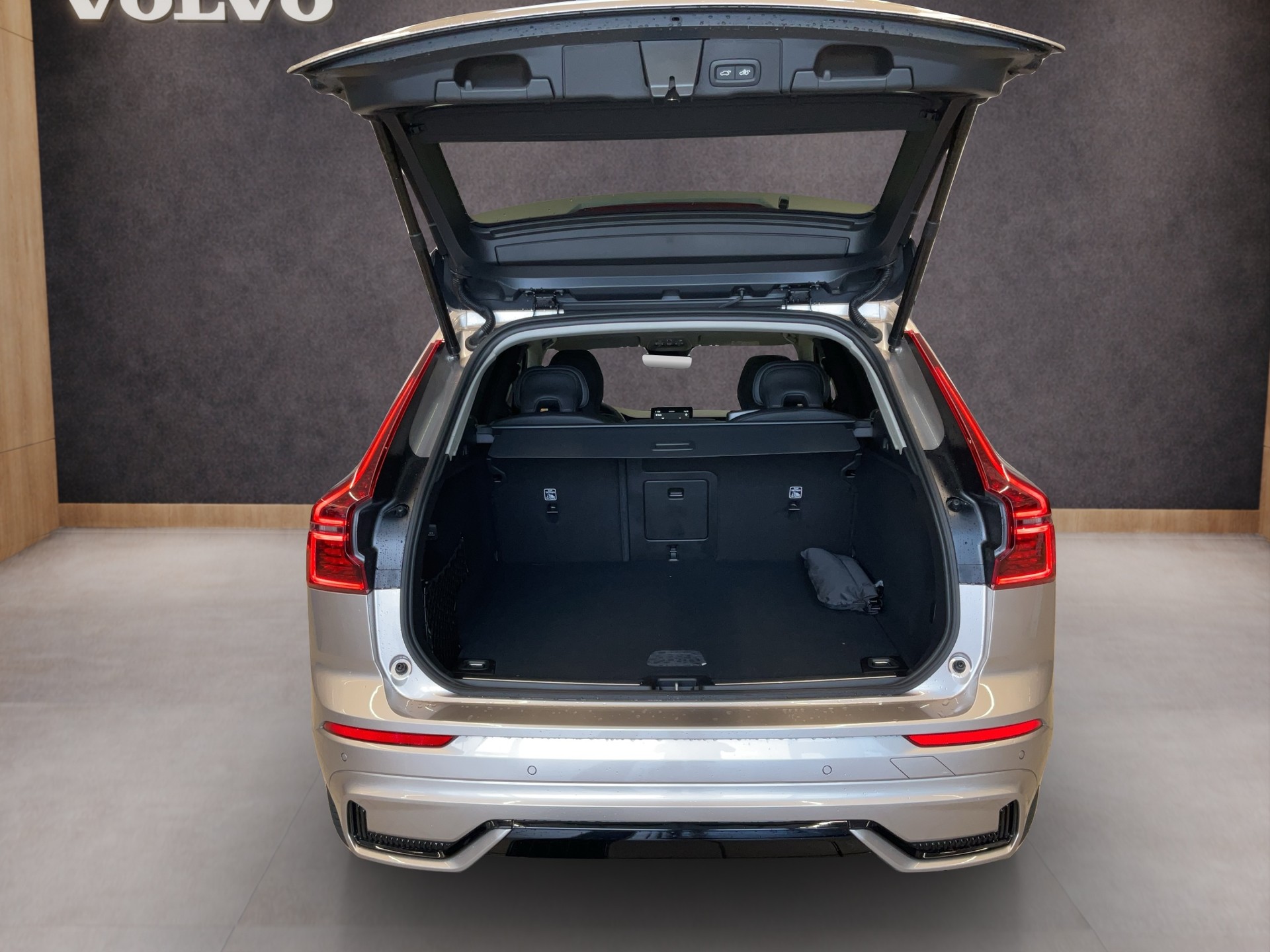 VOLVO XC60 2.0 B5 MH Ultra Dark AWD-image-16