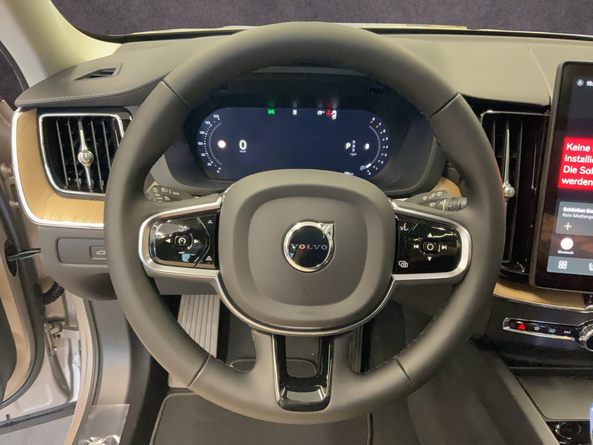 VOLVO XC60 2.0 B5 MH Ultra Dark AWD-image-12