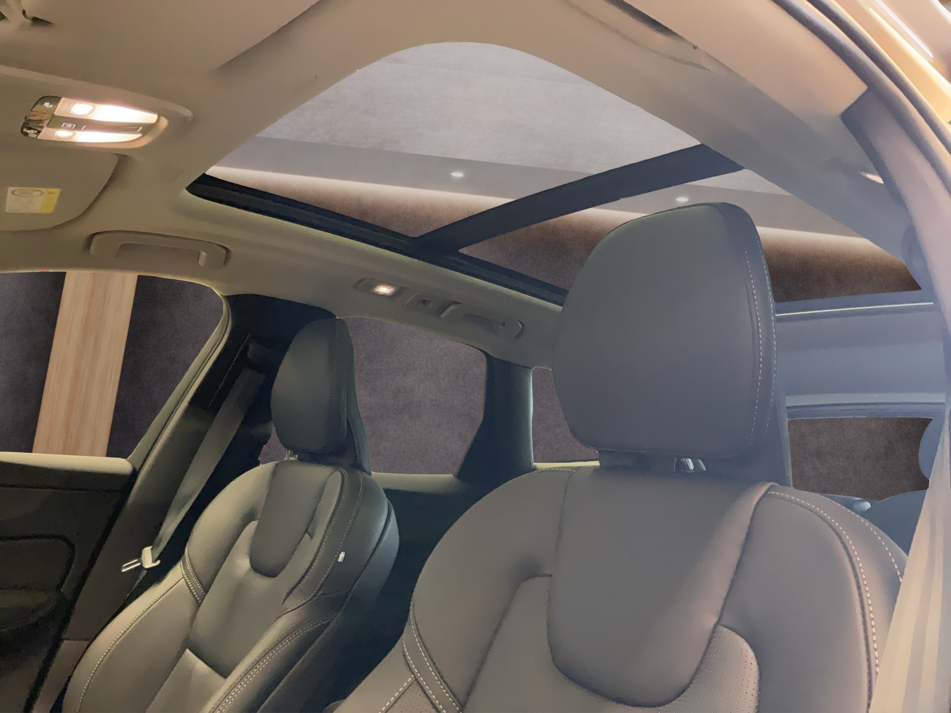VOLVO XC60 2.0 B5 MH Ultra Dark AWD-image-10