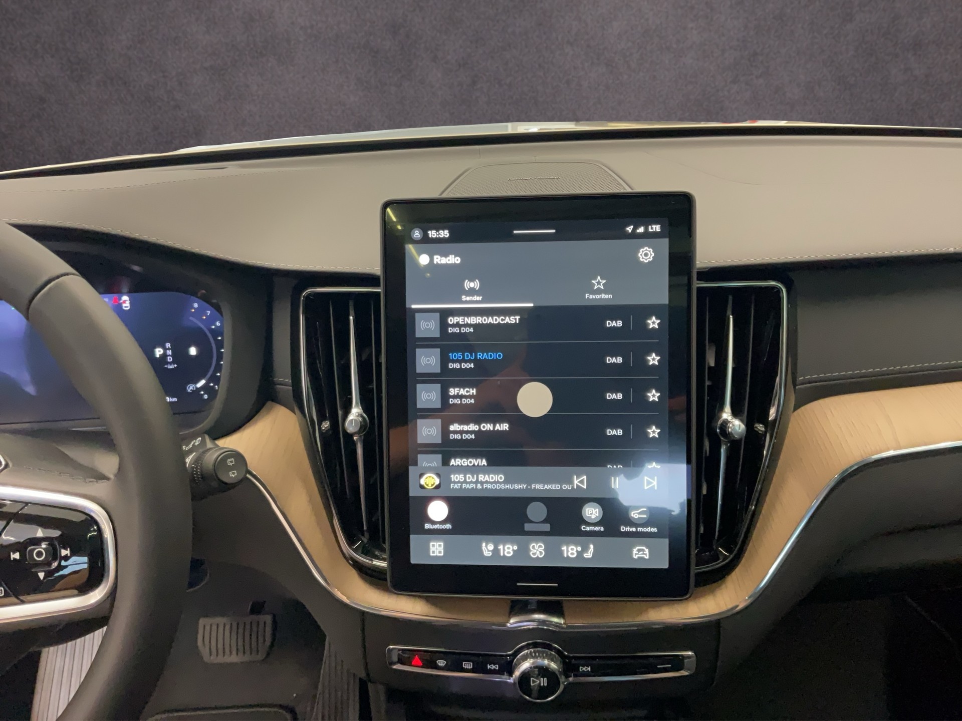 VOLVO XC60 2.0 B5 MH Ultra Dark AWD-image-14
