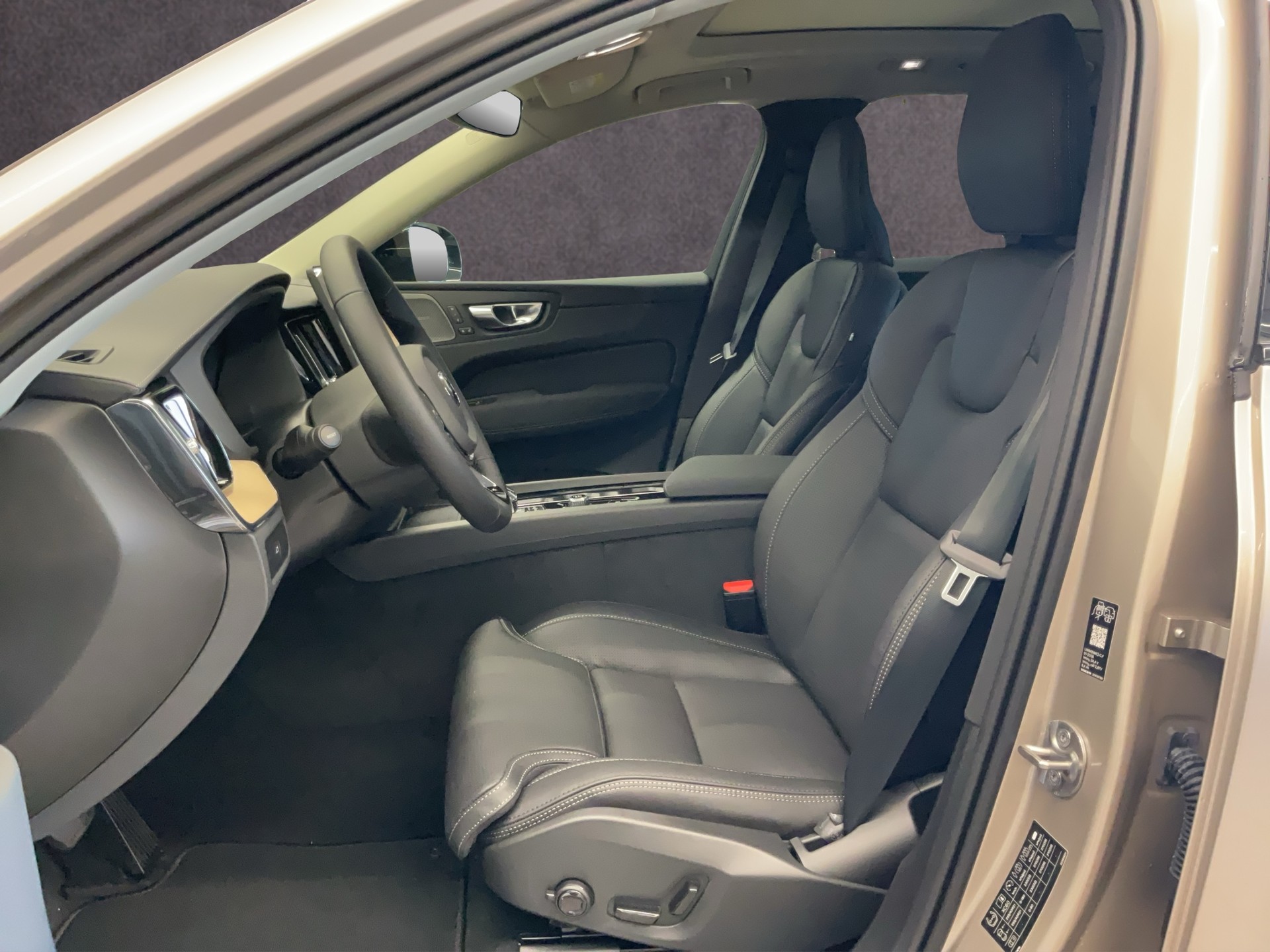 VOLVO XC60 2.0 B5 MH Ultra Dark AWD-image-9