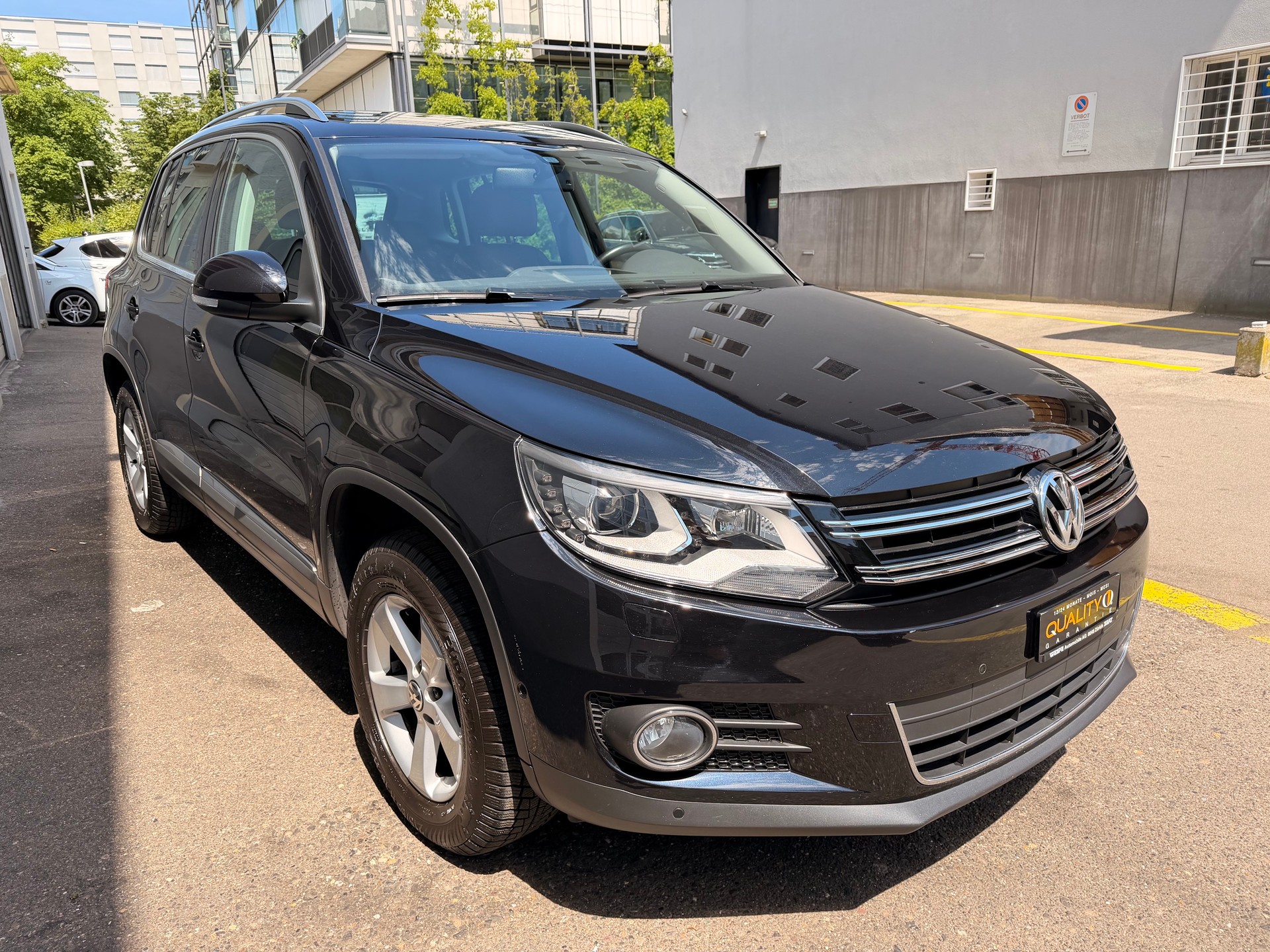 VW Tiguan 2.0 TDI BlueMotion Sport&Style 4Motion-image-0