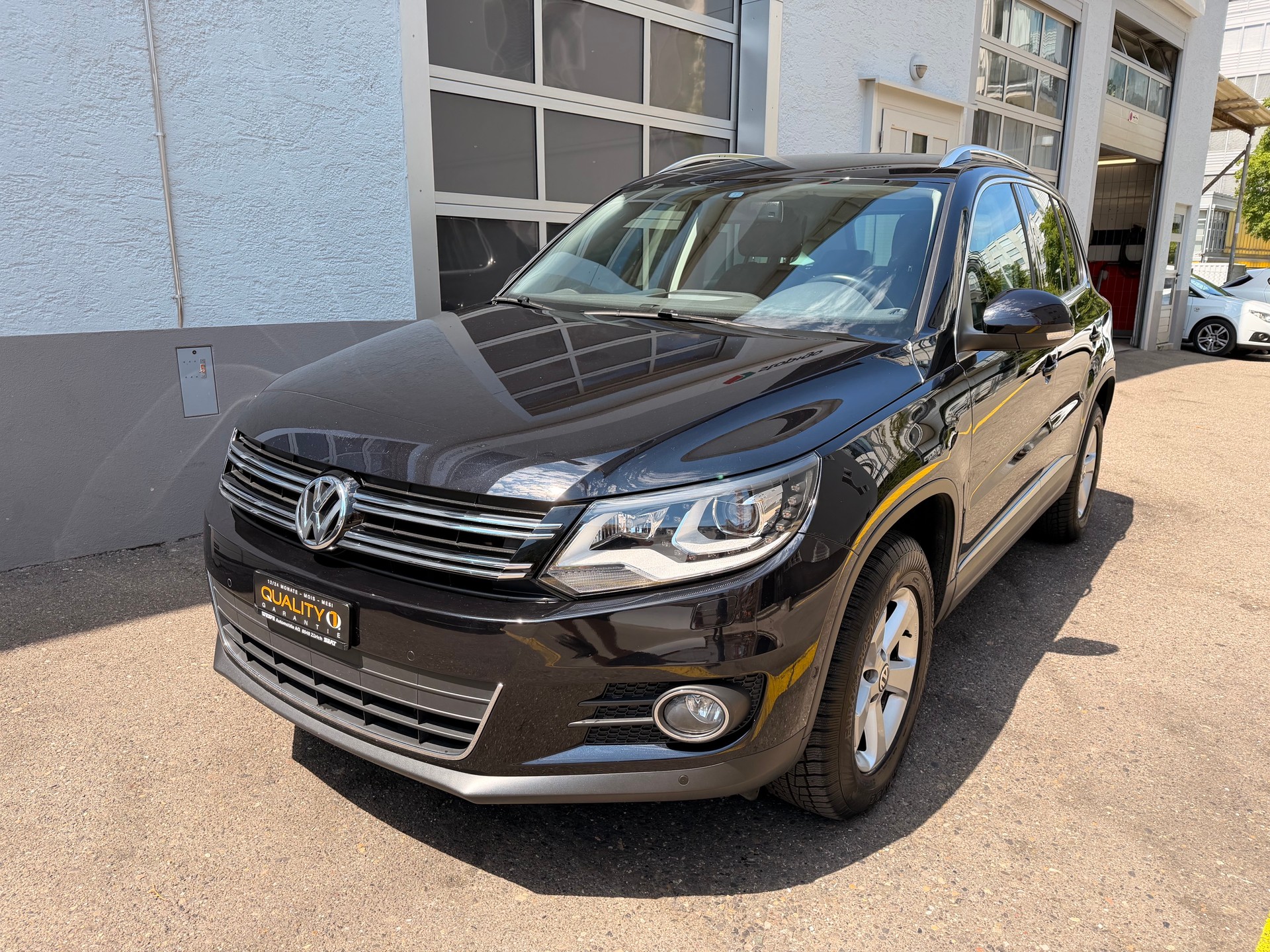 VW Tiguan 2.0 TDI BlueMotion Sport&Style 4Motion-image-2