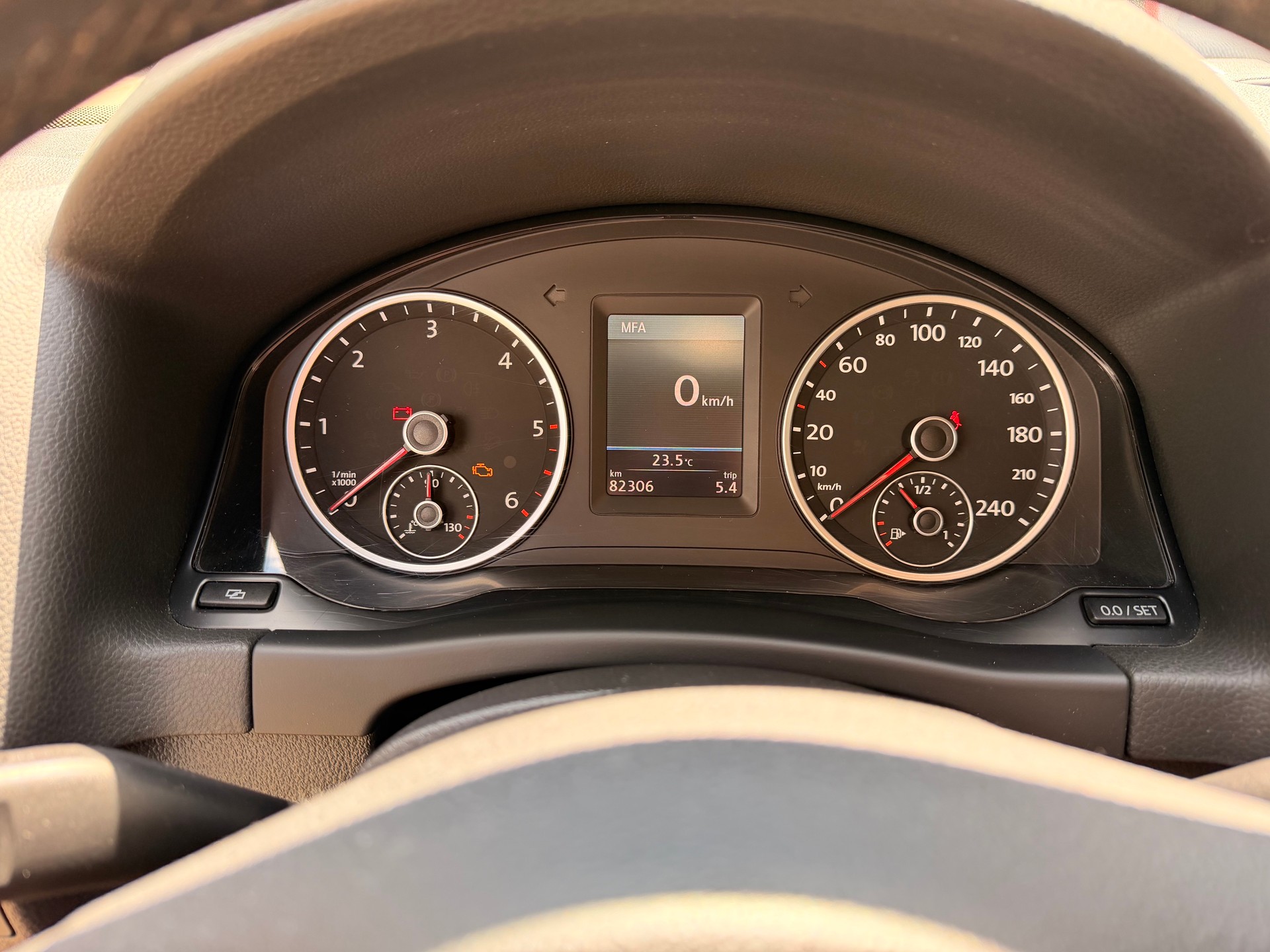 VW Tiguan 2.0 TDI BlueMotion Sport&Style 4Motion-image-10