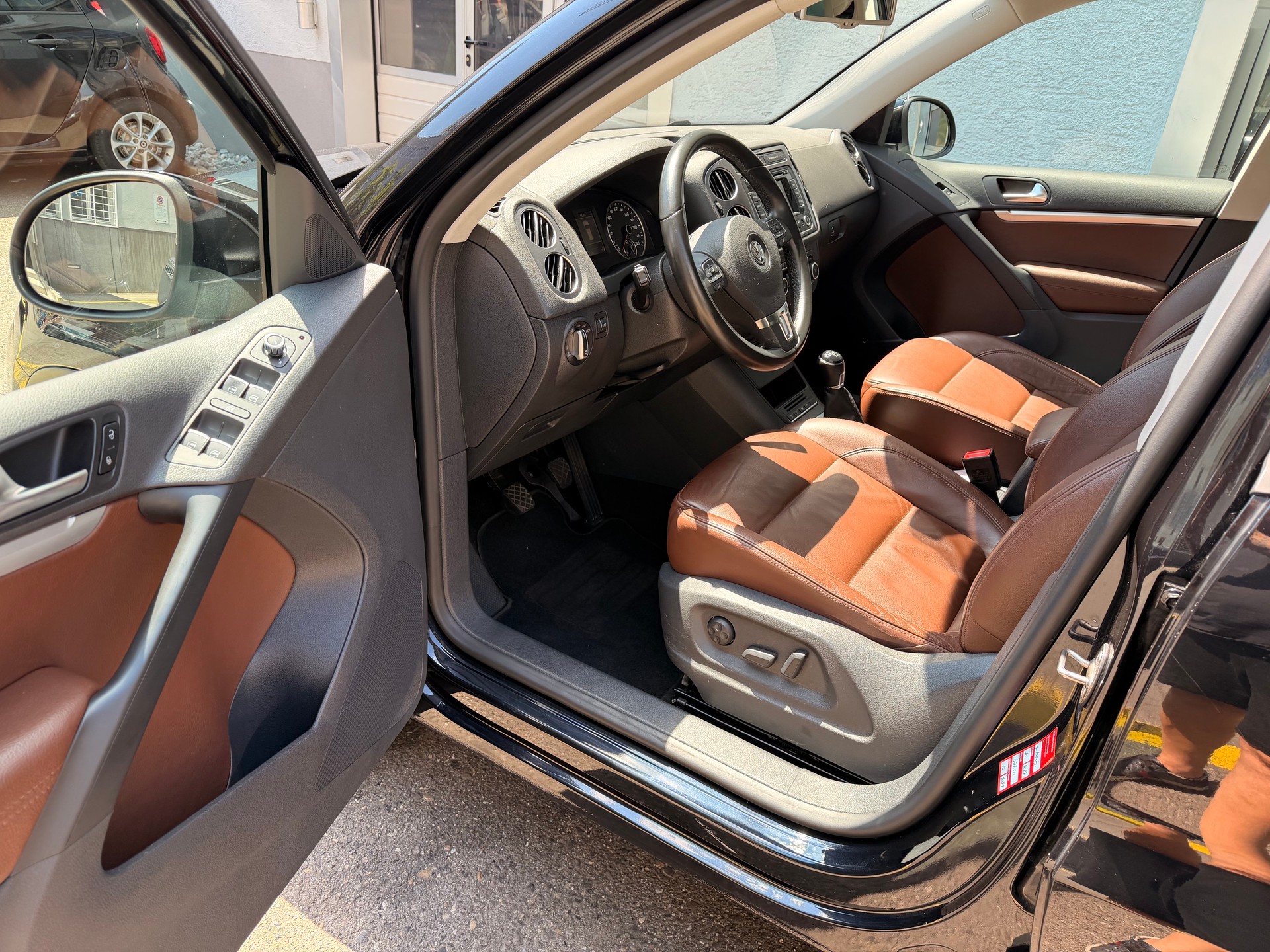 VW Tiguan 2.0 TDI BlueMotion Sport&Style 4Motion-image-7