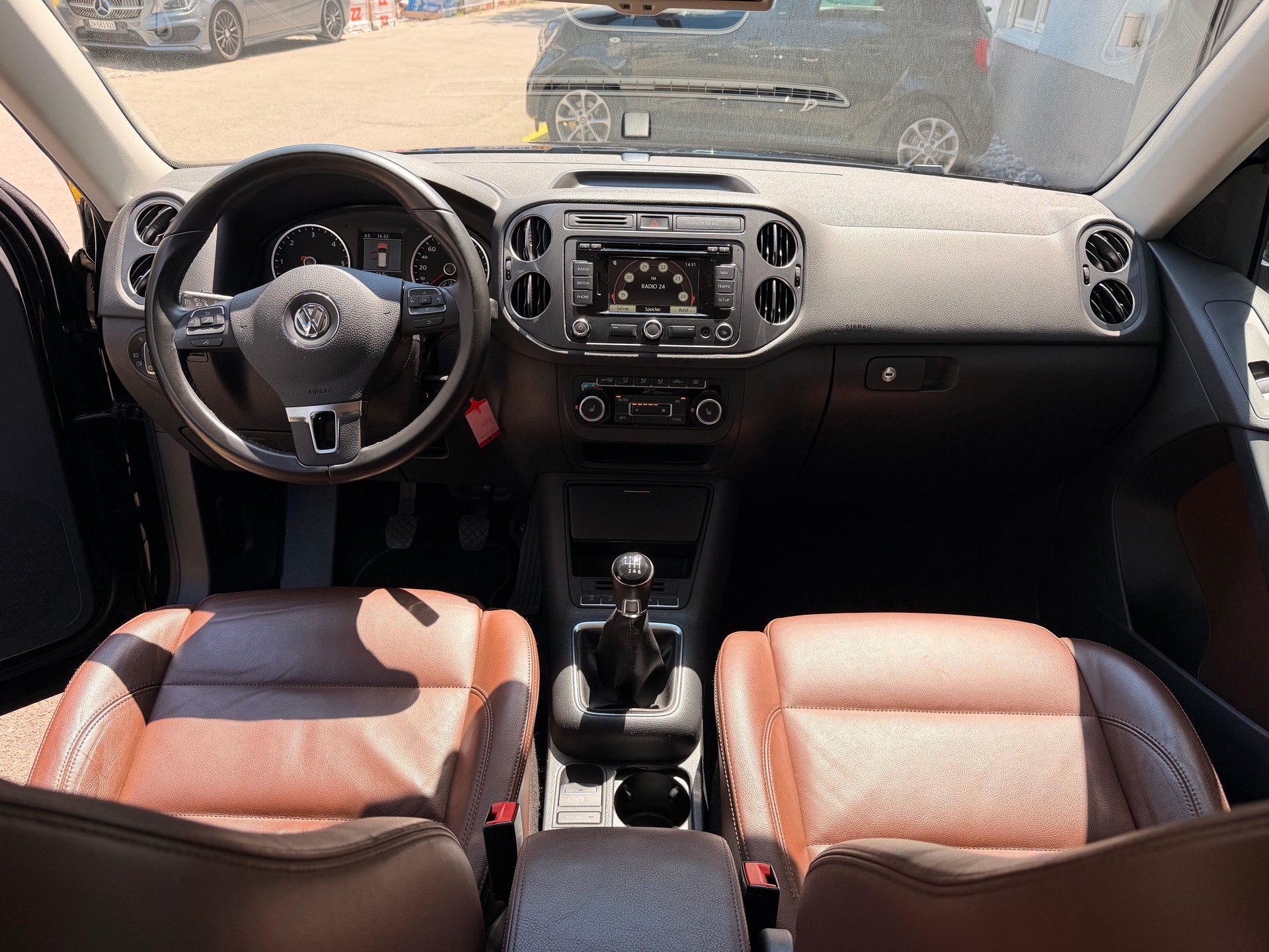 VW Tiguan 2.0 TDI BlueMotion Sport&Style 4Motion-image-12