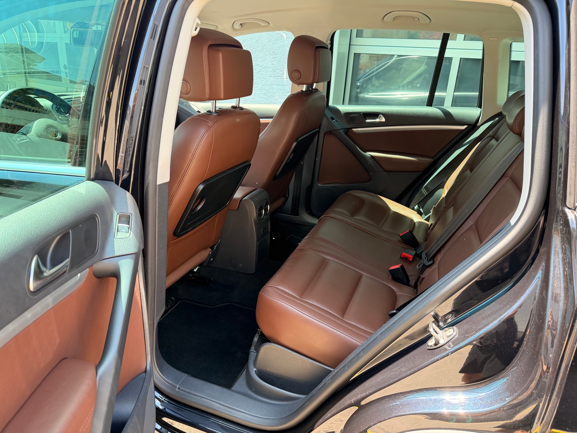 VW Tiguan 2.0 TDI BlueMotion Sport&Style 4Motion-image-8