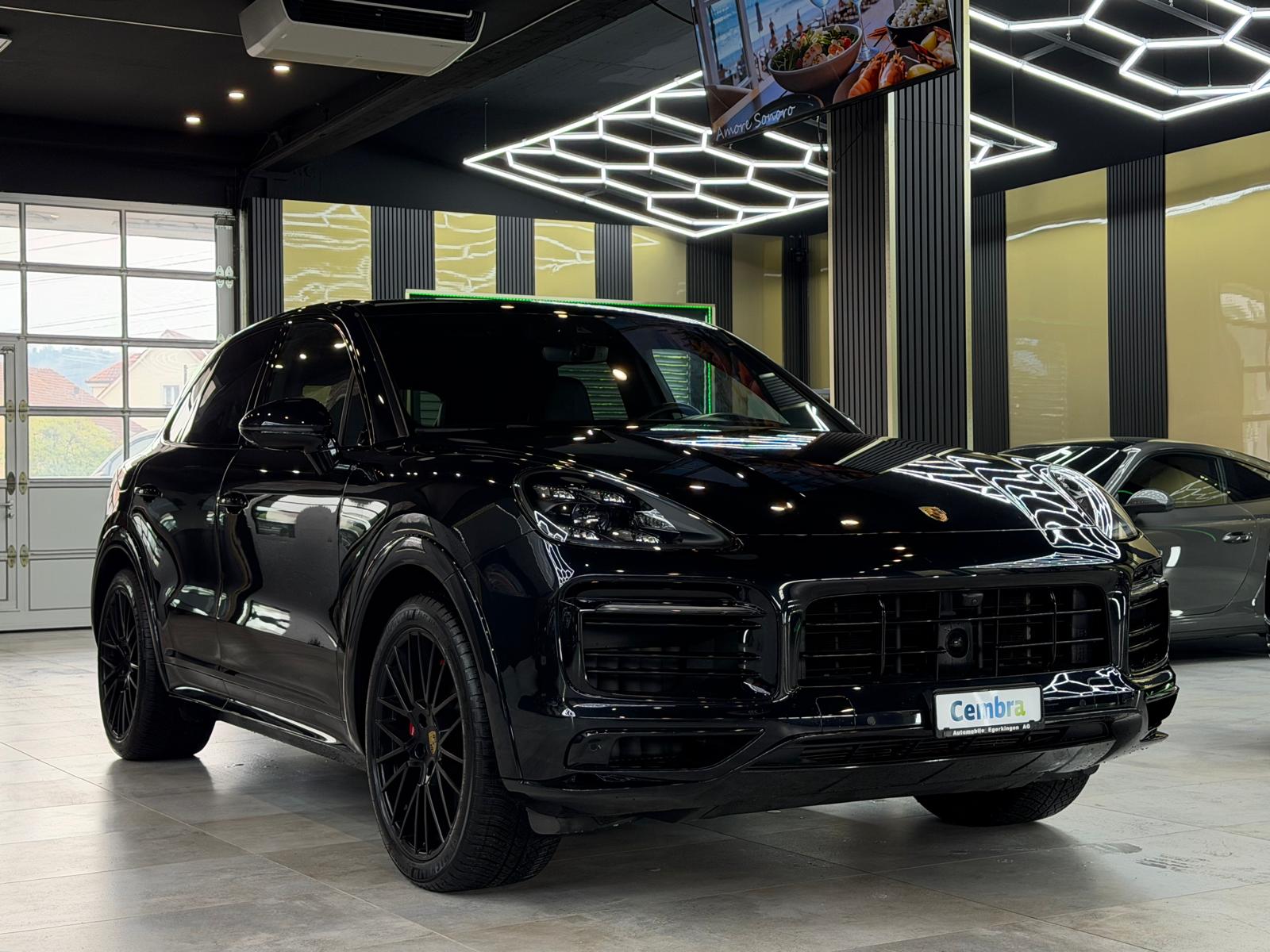 PORSCHE Cayenne 4.0 V8 GTS-image-2
