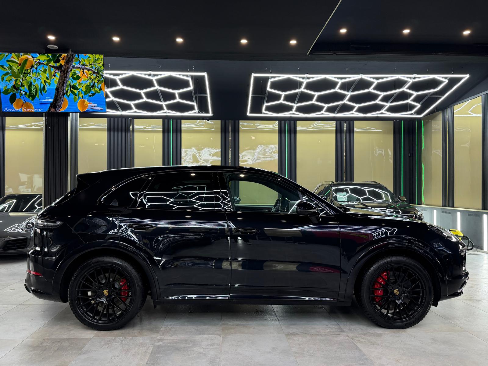 PORSCHE Cayenne 4.0 V8 GTS-image-3