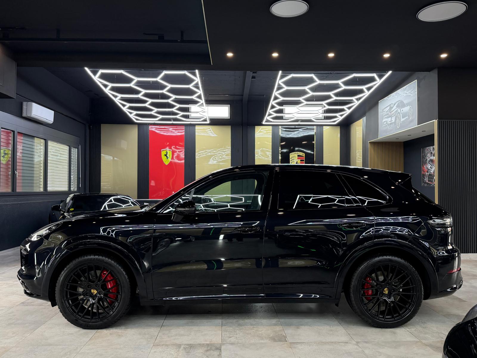PORSCHE Cayenne 4.0 V8 GTS-image-7