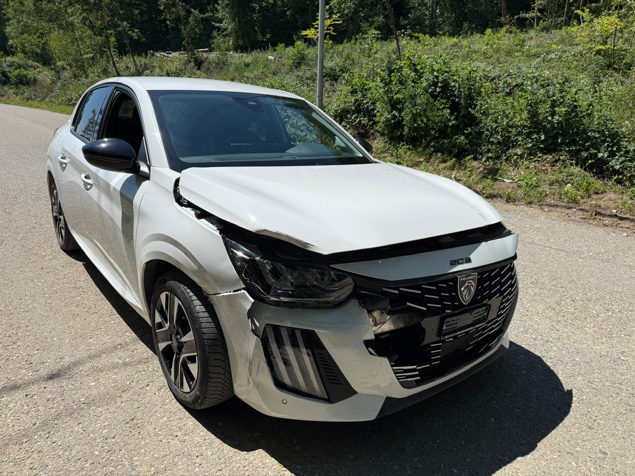 PEUGEOT 208 1.2 MHEV 110 Allure-image-1