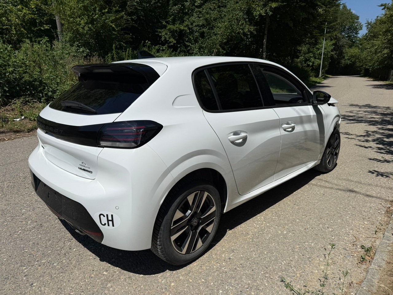 PEUGEOT 208 1.2 MHEV 110 Allure-image-5