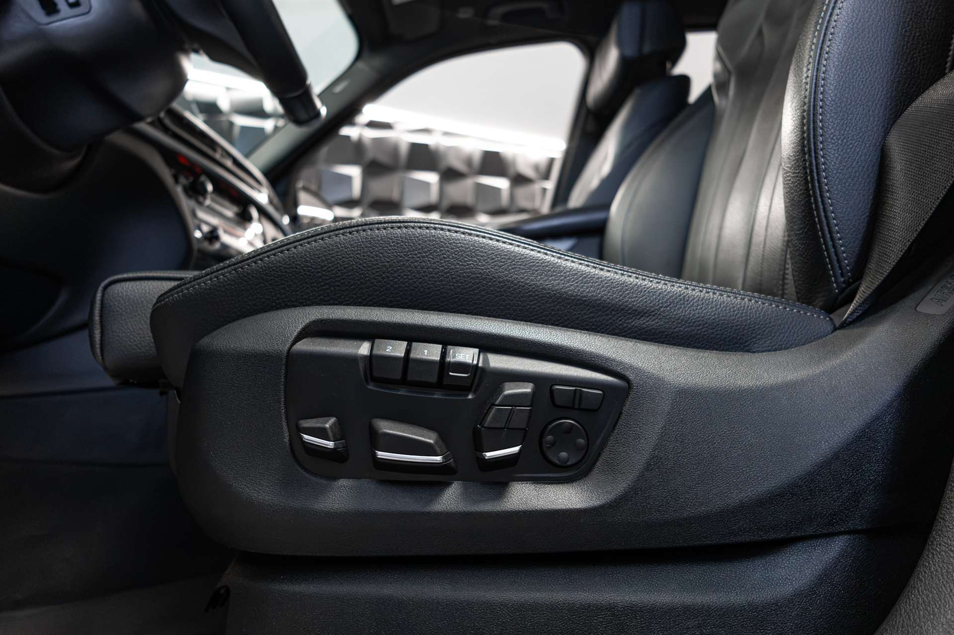 BMW X5 xDrive 30d M Sport Steptronic-image-12