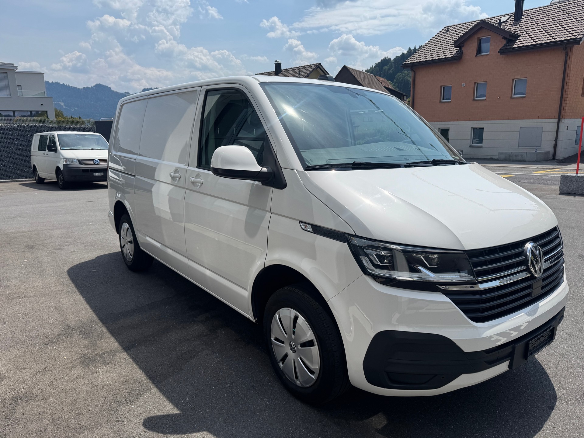 VW T6.1 2.0 TDI Entry-image-2