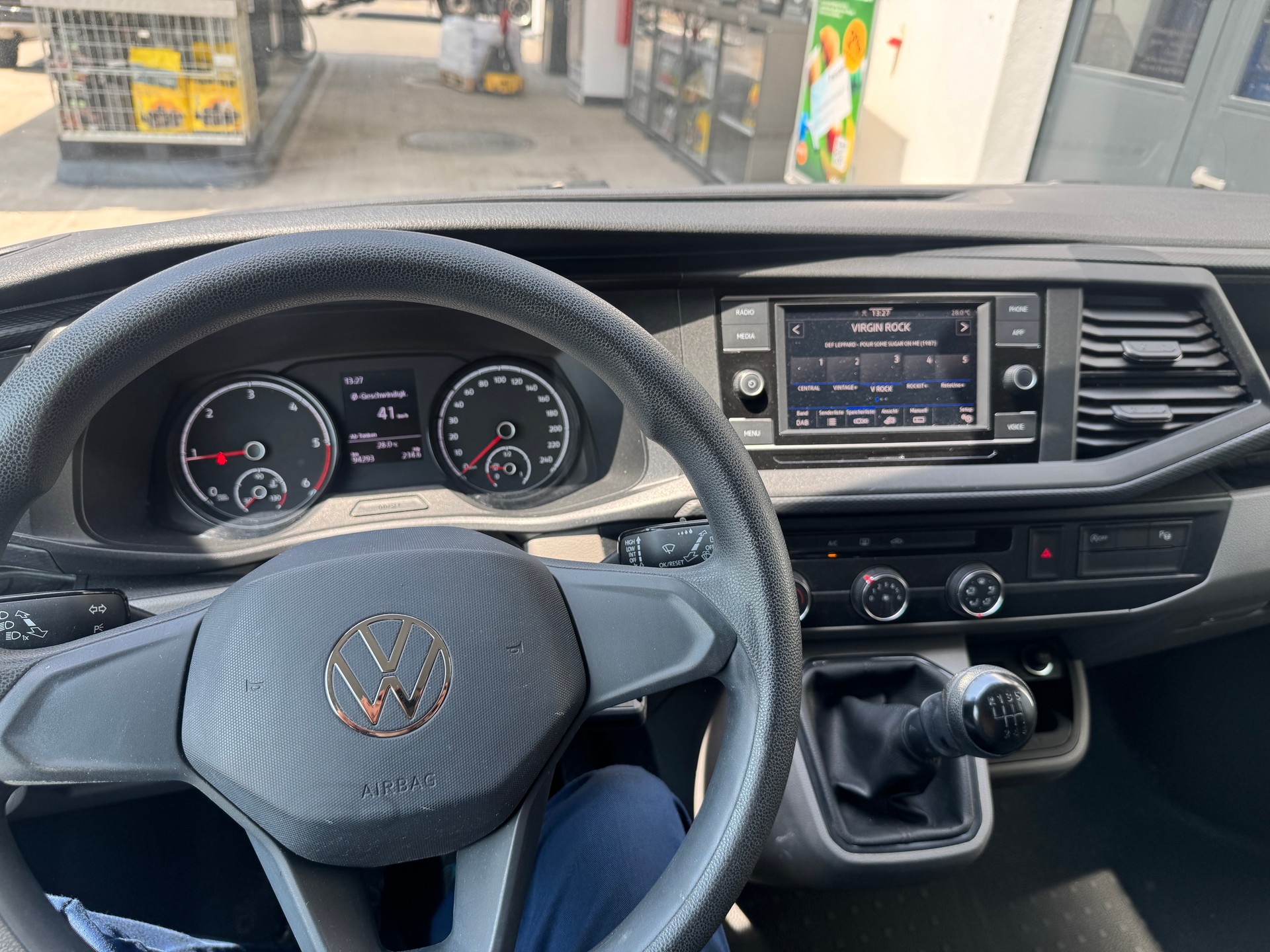 VW T6.1 2.0 TDI Entry-image-9