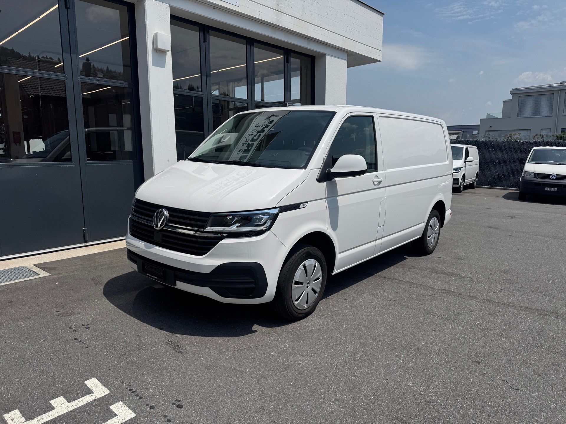 VW T6.1 2.0 TDI Entry-image-0