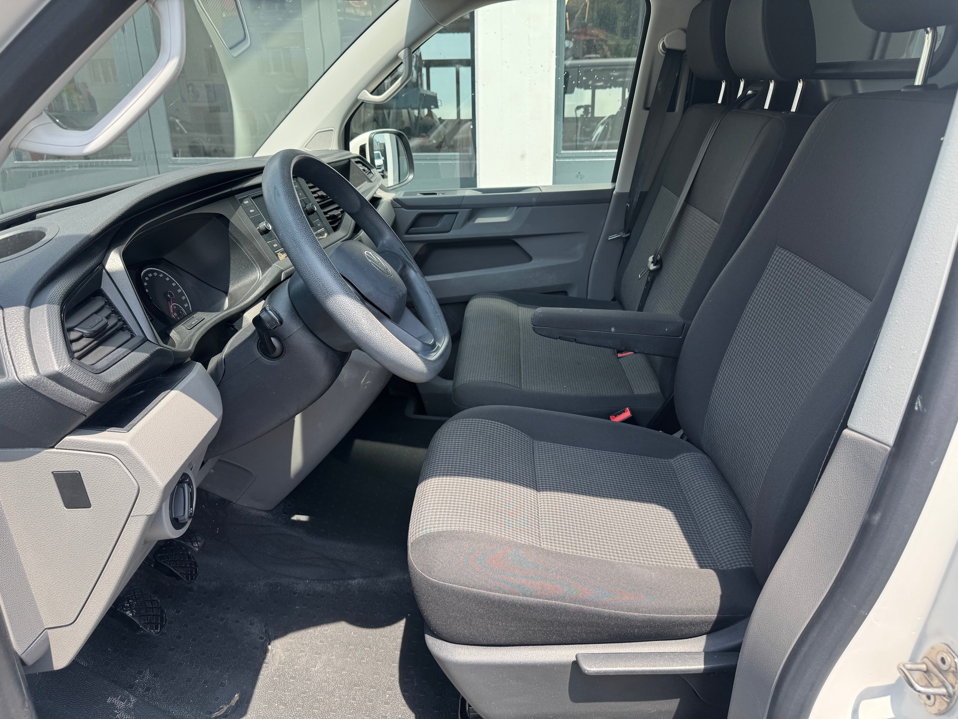 VW T6.1 2.0 TDI Entry-image-8