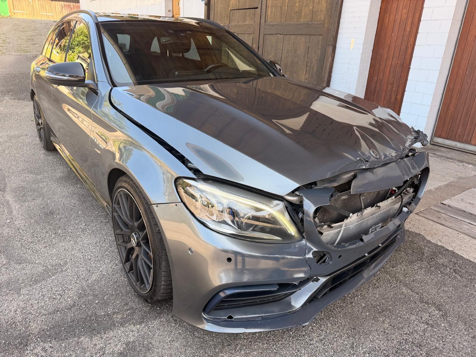 MERCEDES-BENZ C 63 AMG-image-1