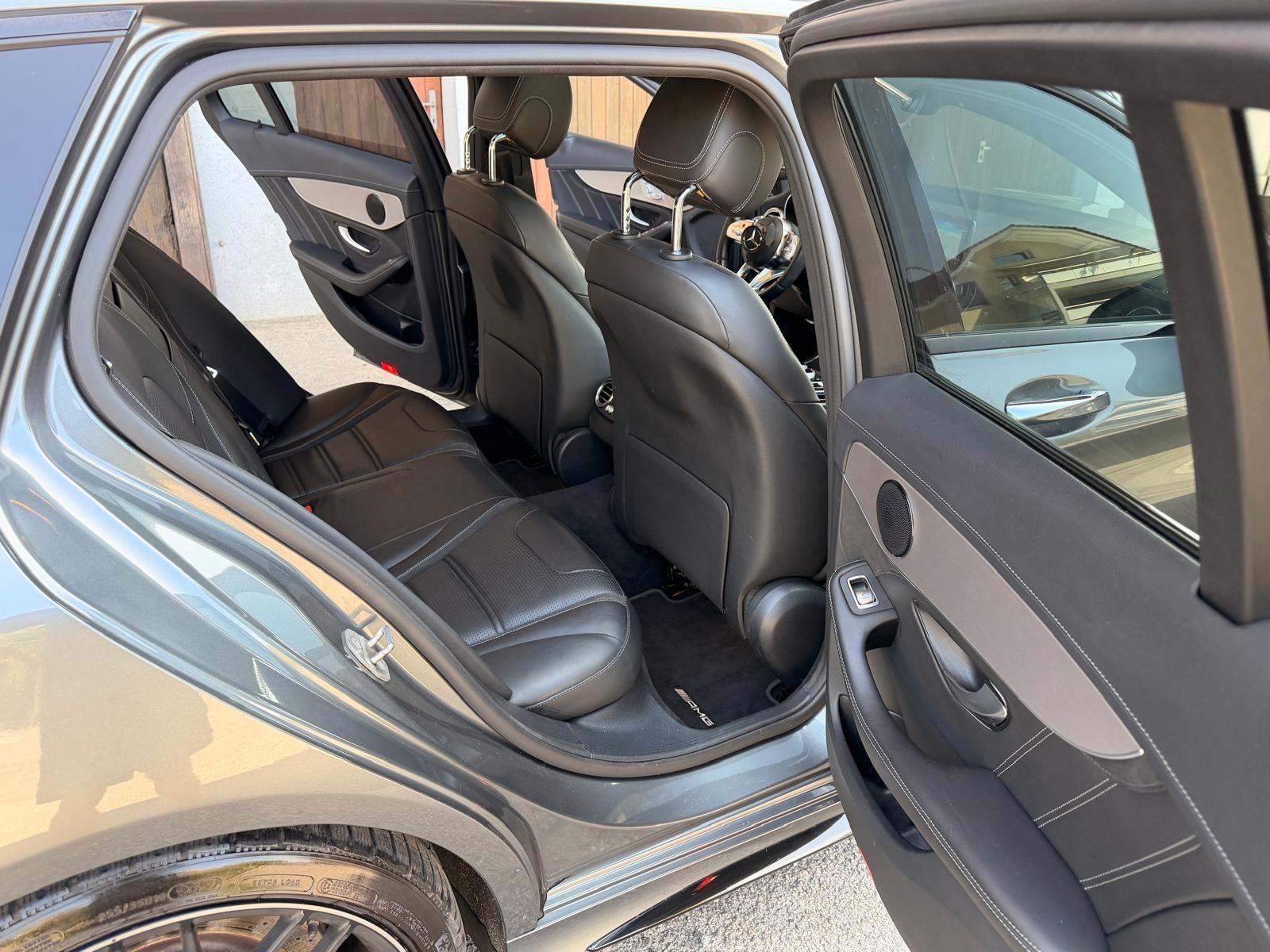 MERCEDES-BENZ C 63 AMG-image-11