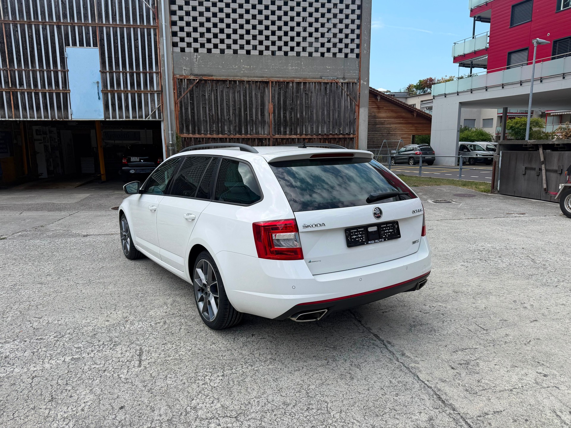 SKODA Octavia Combi 2.0 TSI RS DSG-image-3
