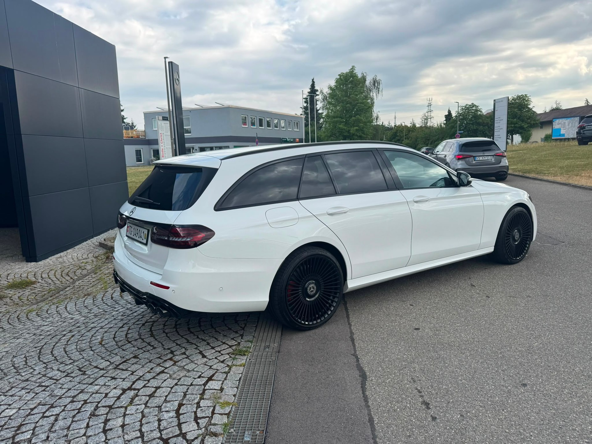 MERCEDES-BENZ E 450 AMG Line 4matic-image-5