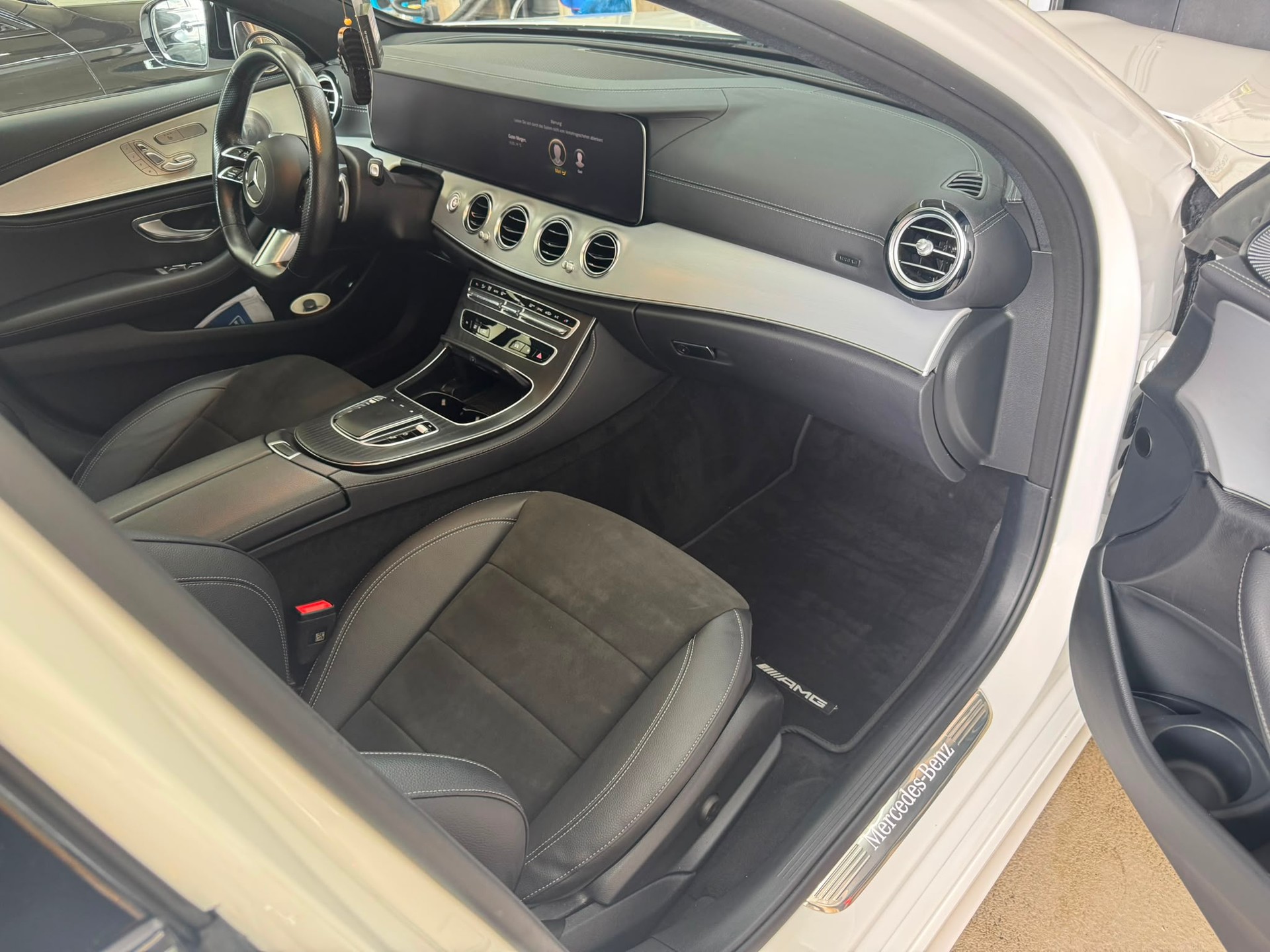 MERCEDES-BENZ E 450 AMG Line 4matic-image-1